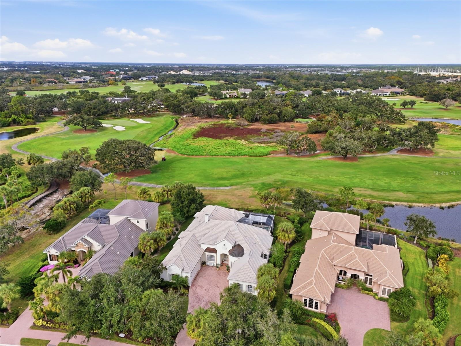 FOUNDERS CLUB - Residential