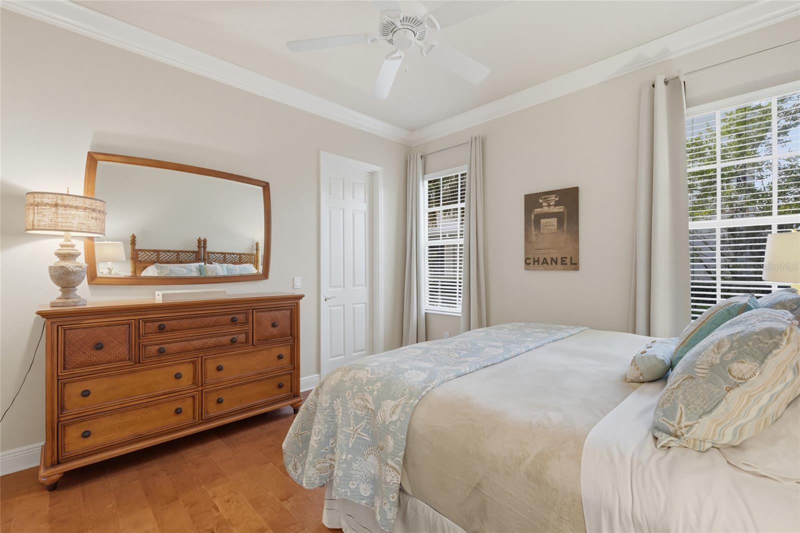 FOUNDERS CLUB - Residential