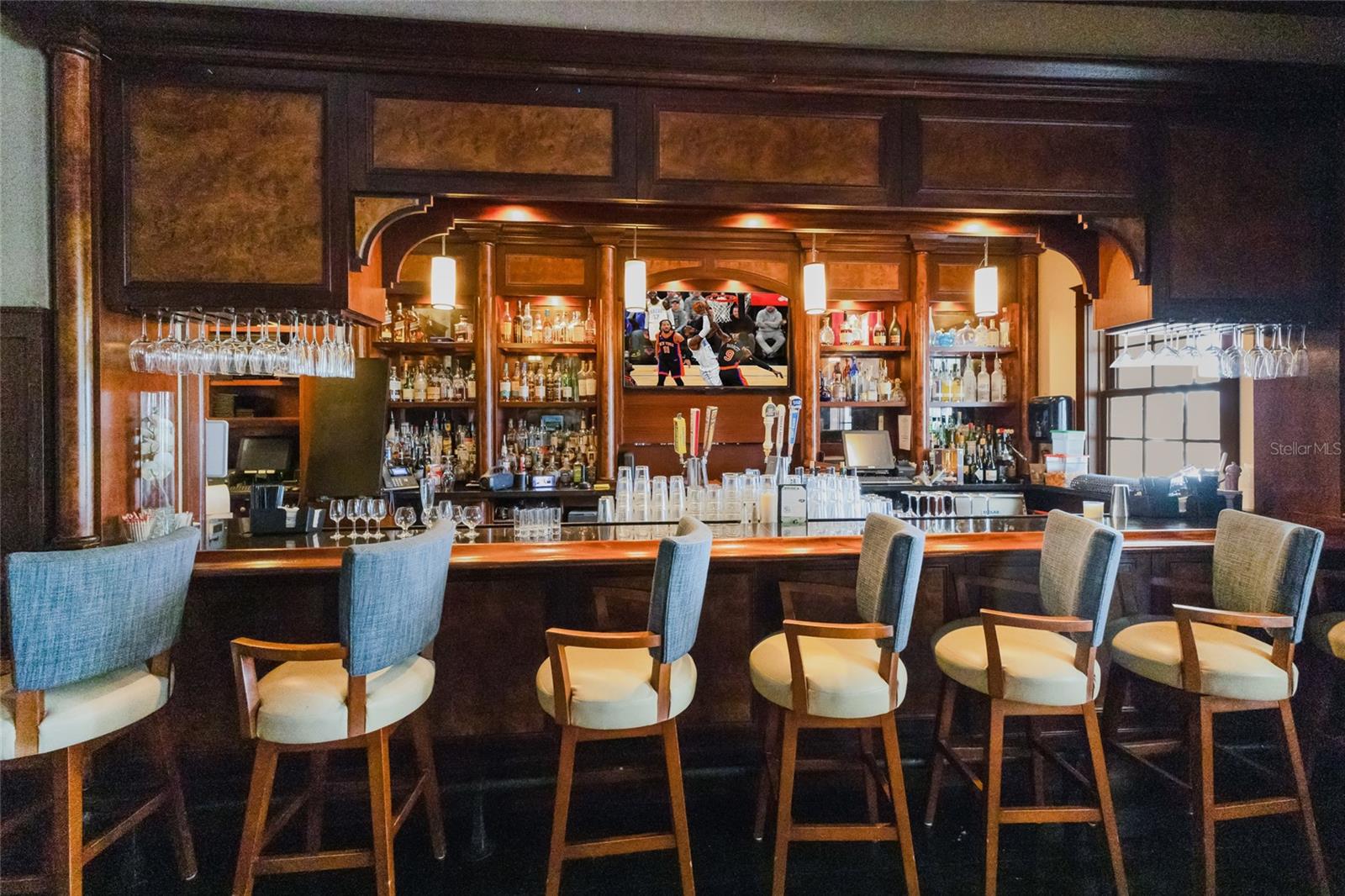 FOUNDERS CLUB - Residential