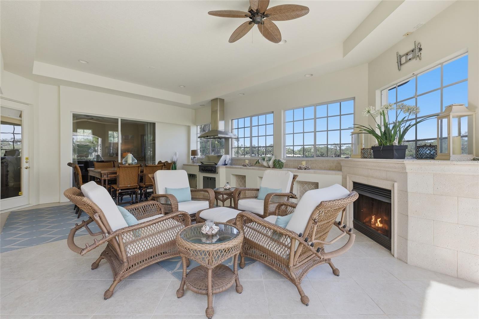 FOUNDERS CLUB - Residential