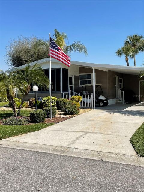 A home in PALMETTO