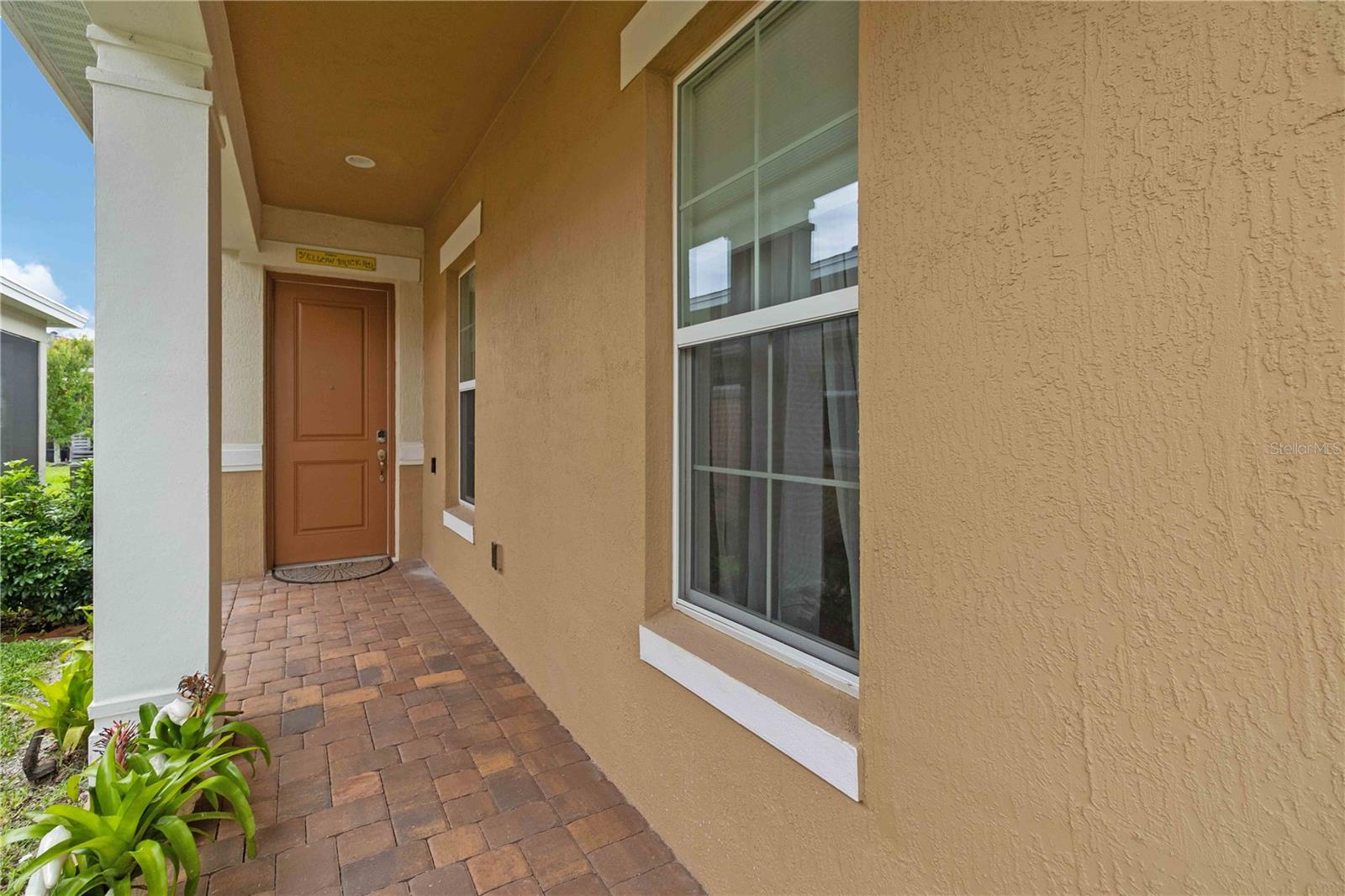 2585 YELLOW BRICK ROAD