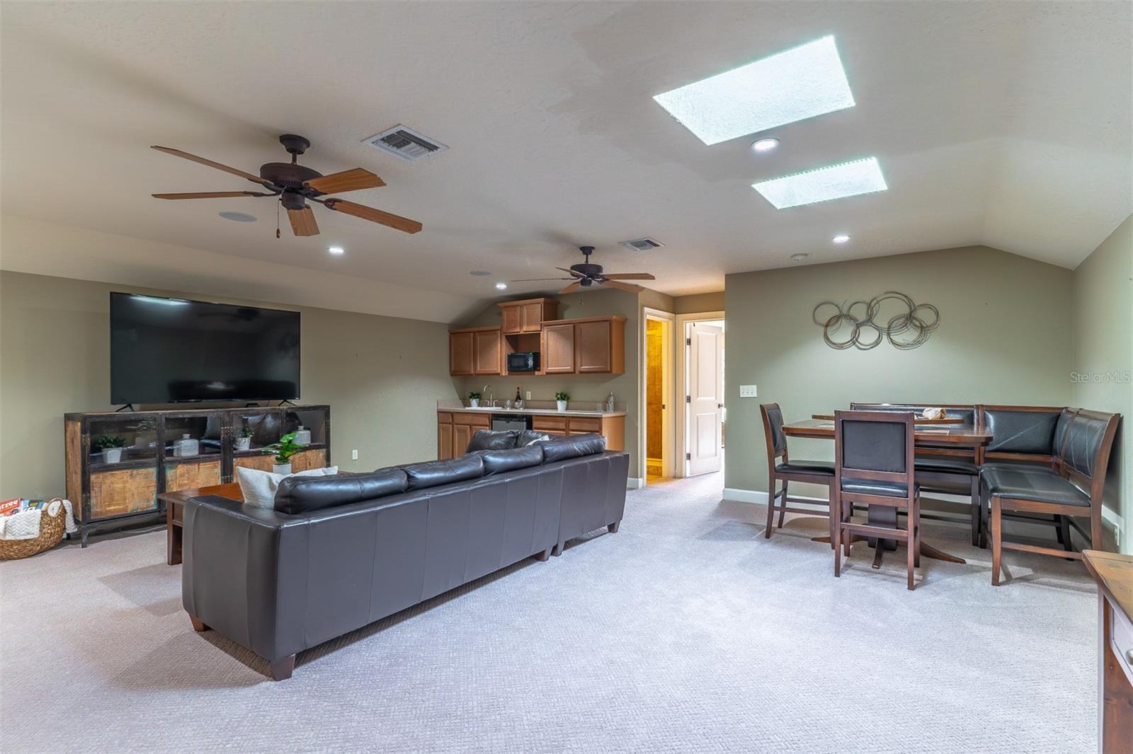 COUNTRY LAKE ESTATES - Residential