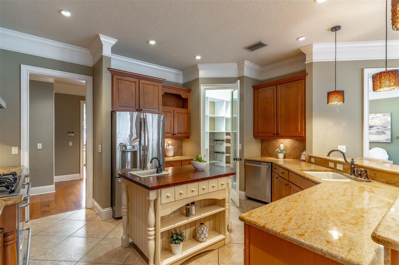 COUNTRY LAKE ESTATES - Residential