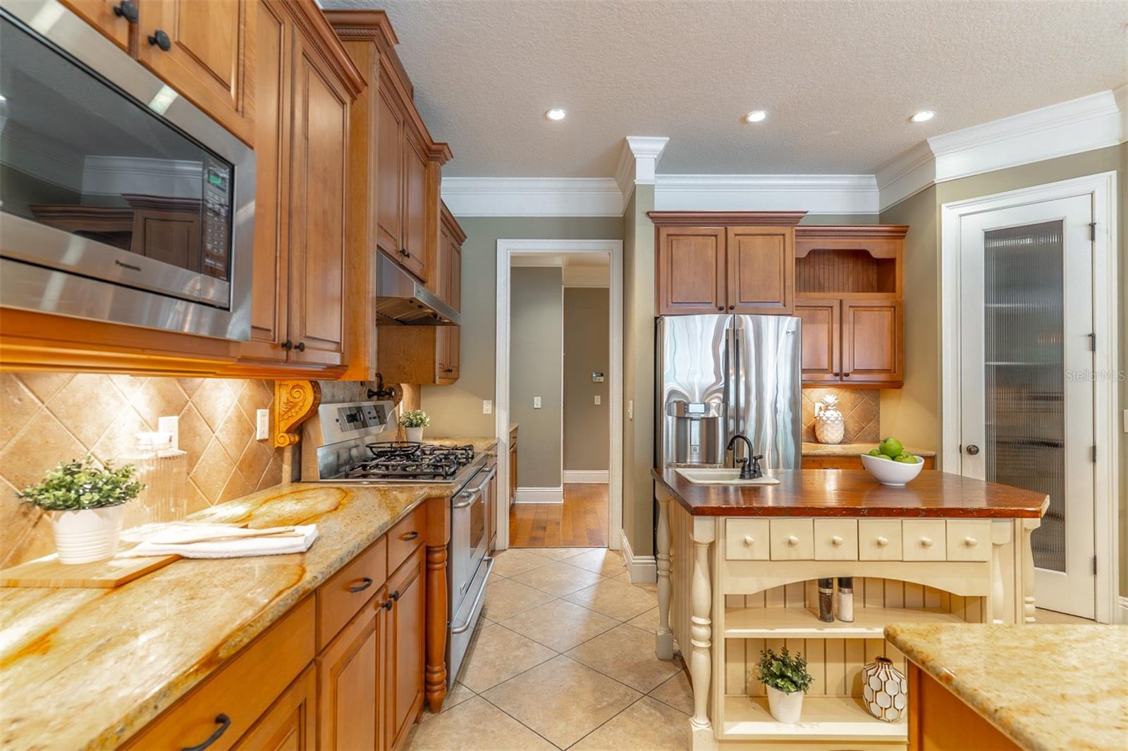 COUNTRY LAKE ESTATES - Residential