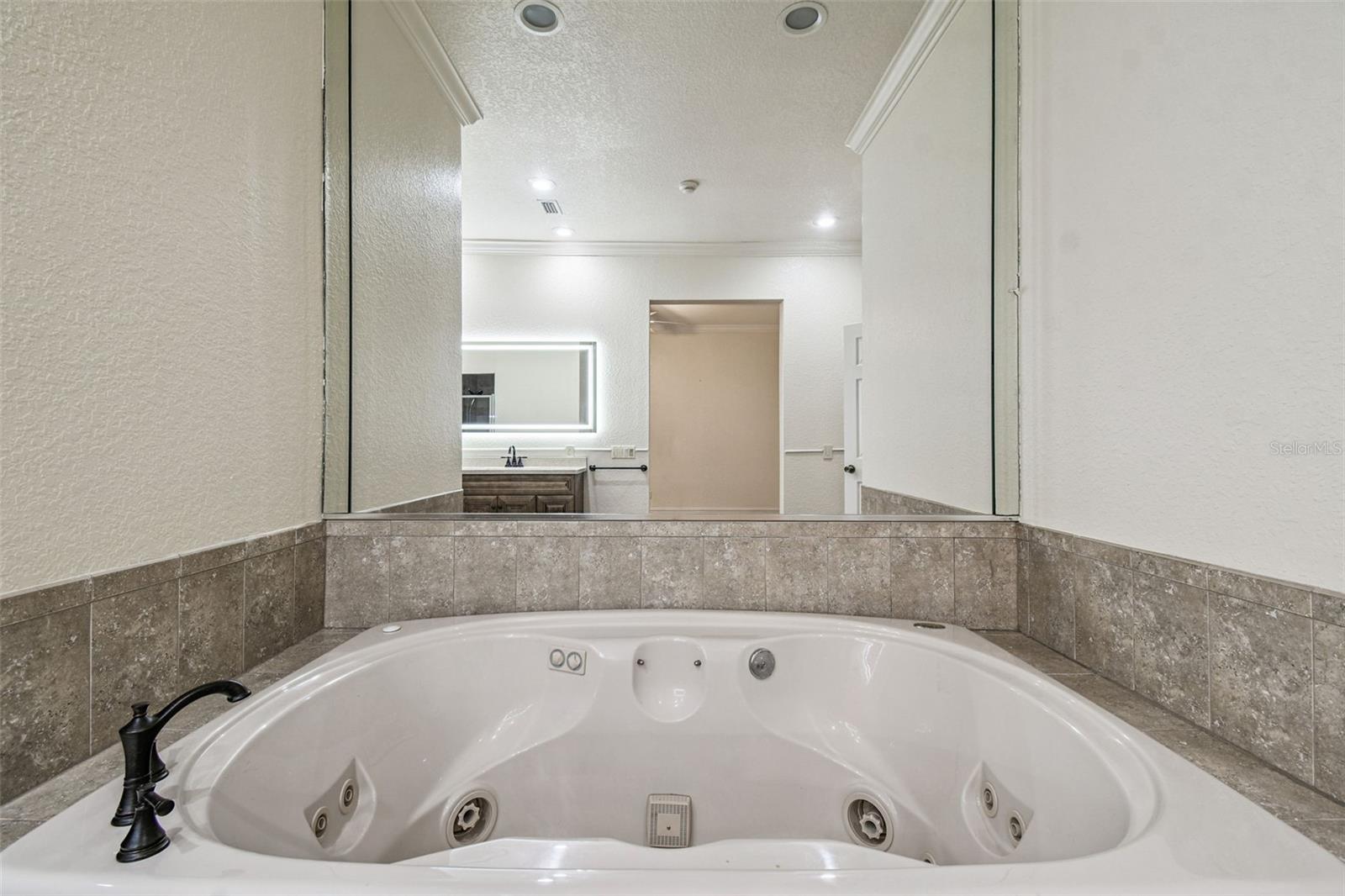 DEER HAVEN ESTATE UNREC - Residential Lease