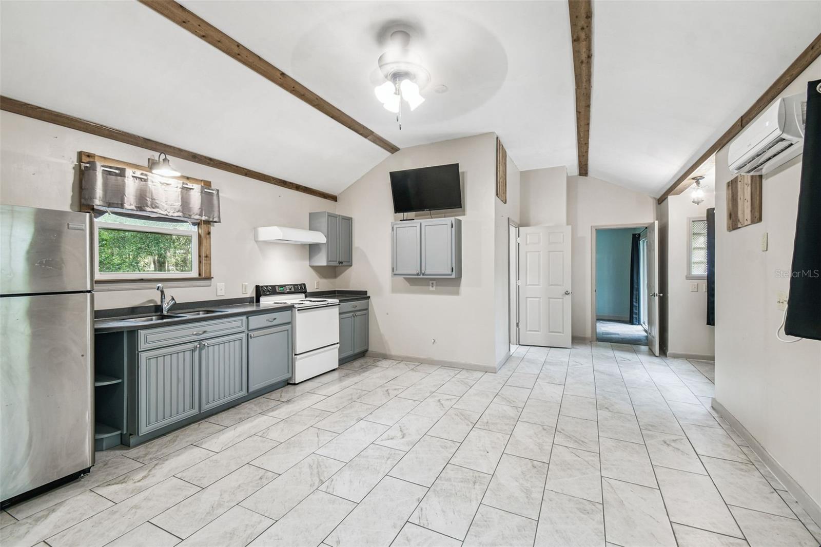 DEER HAVEN ESTATE UNREC - Residential Lease