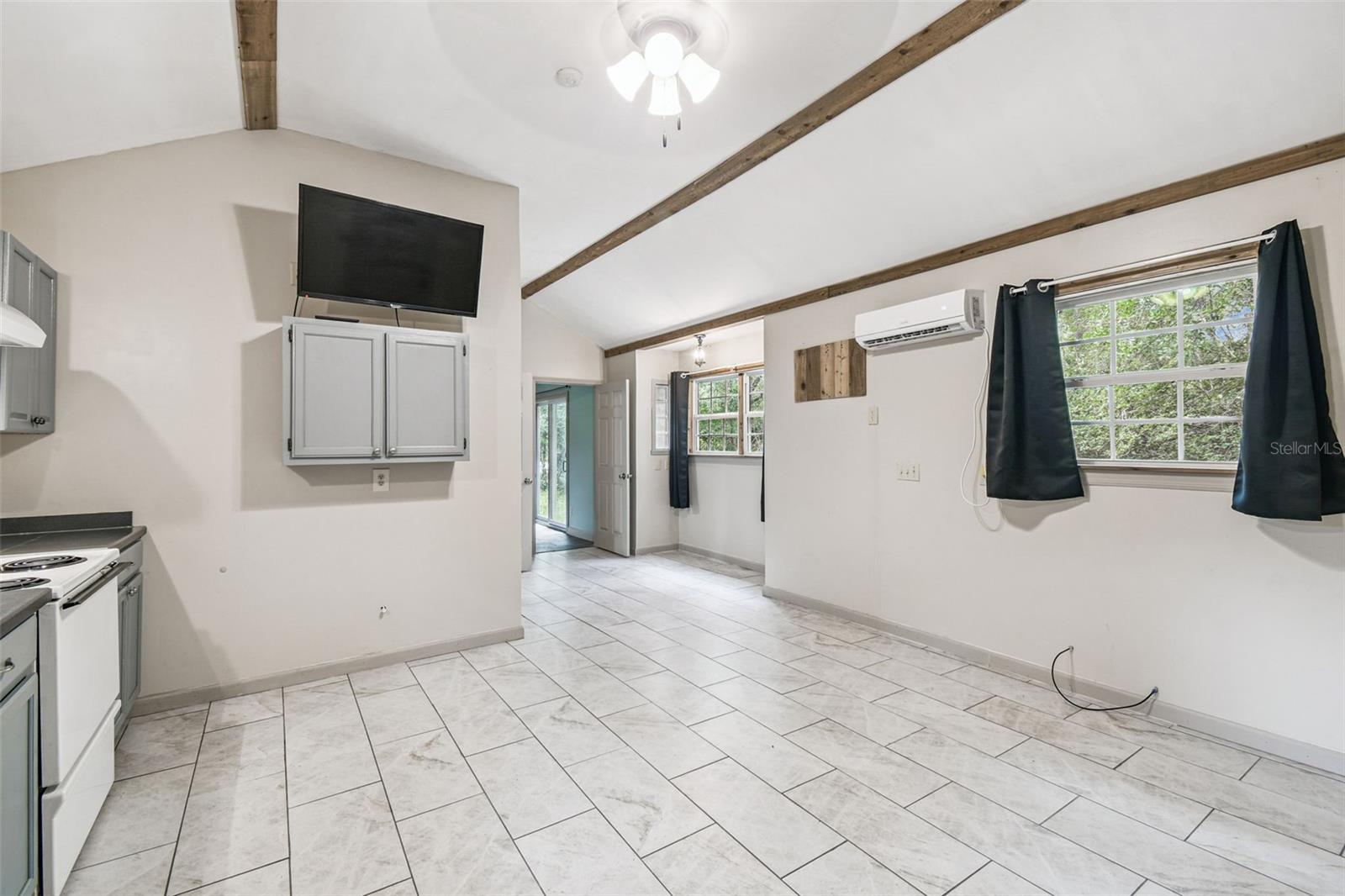 DEER HAVEN ESTATE UNREC - Residential Lease