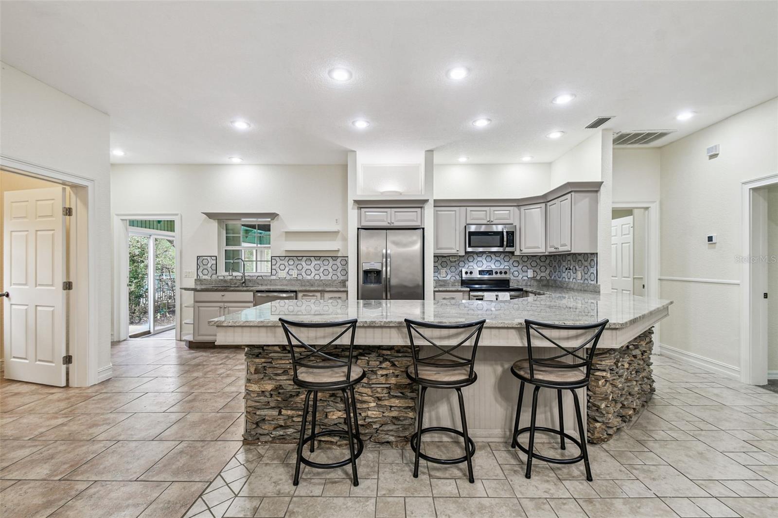 DEER HAVEN ESTATE UNREC - Residential Lease