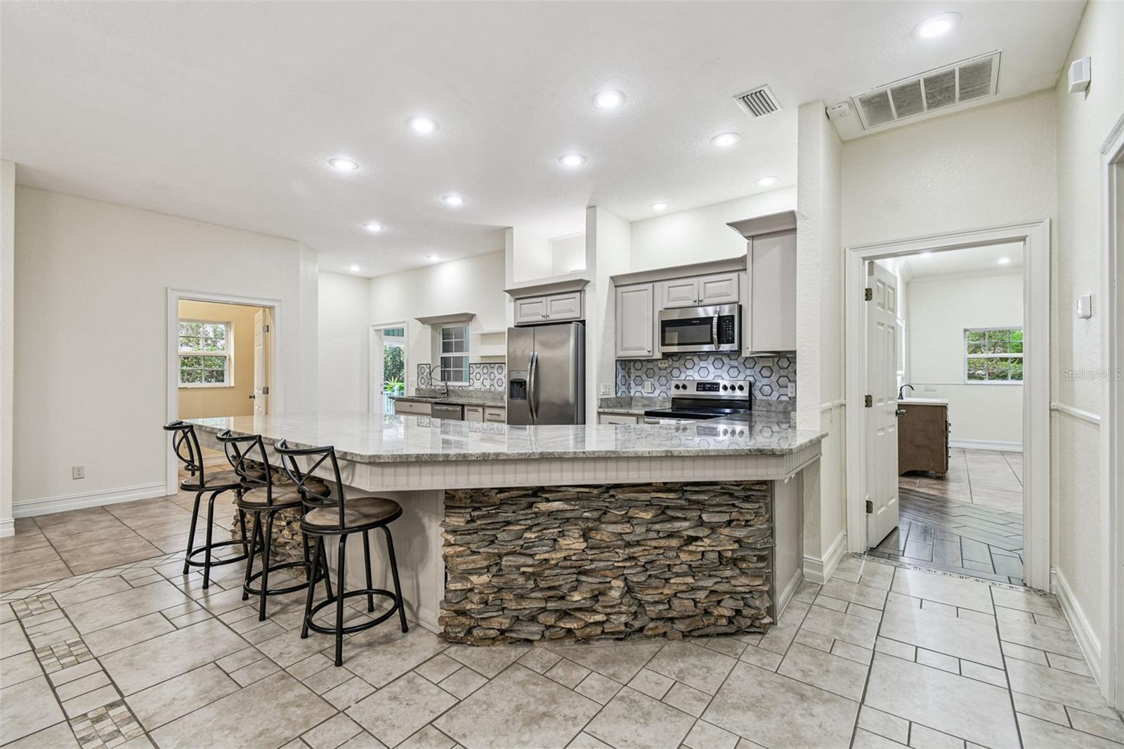 DEER HAVEN ESTATE UNREC - Residential Lease