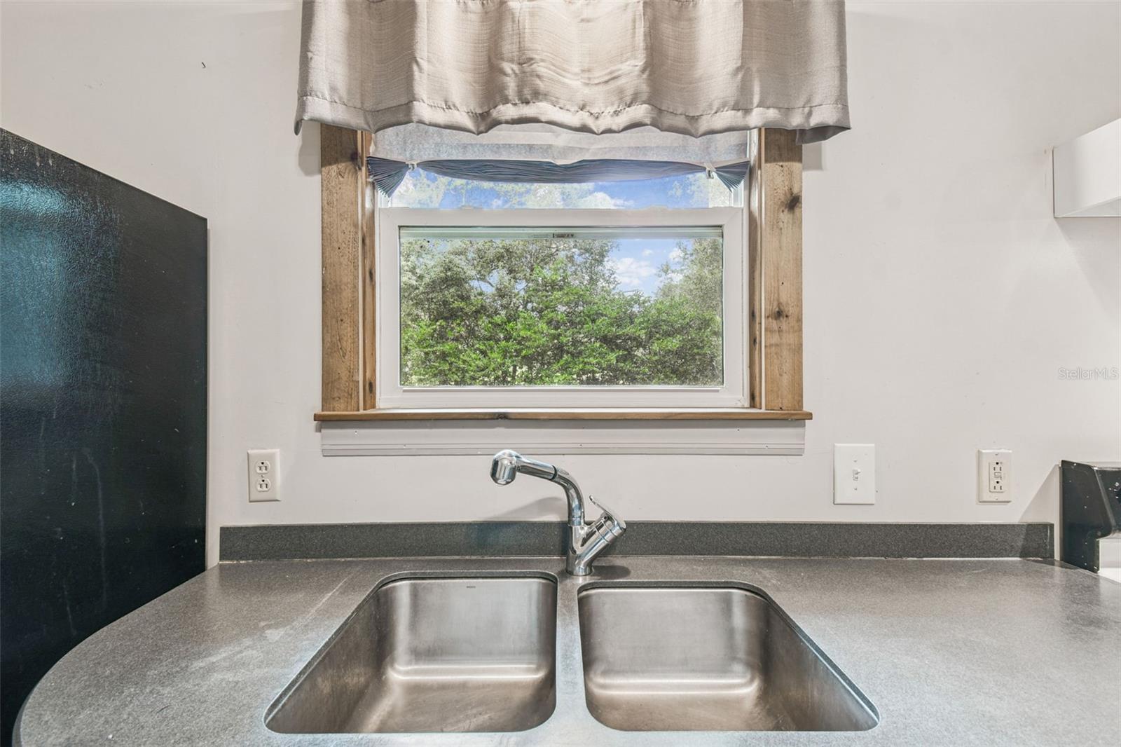 DEER HAVEN ESTATE UNREC - Residential Lease