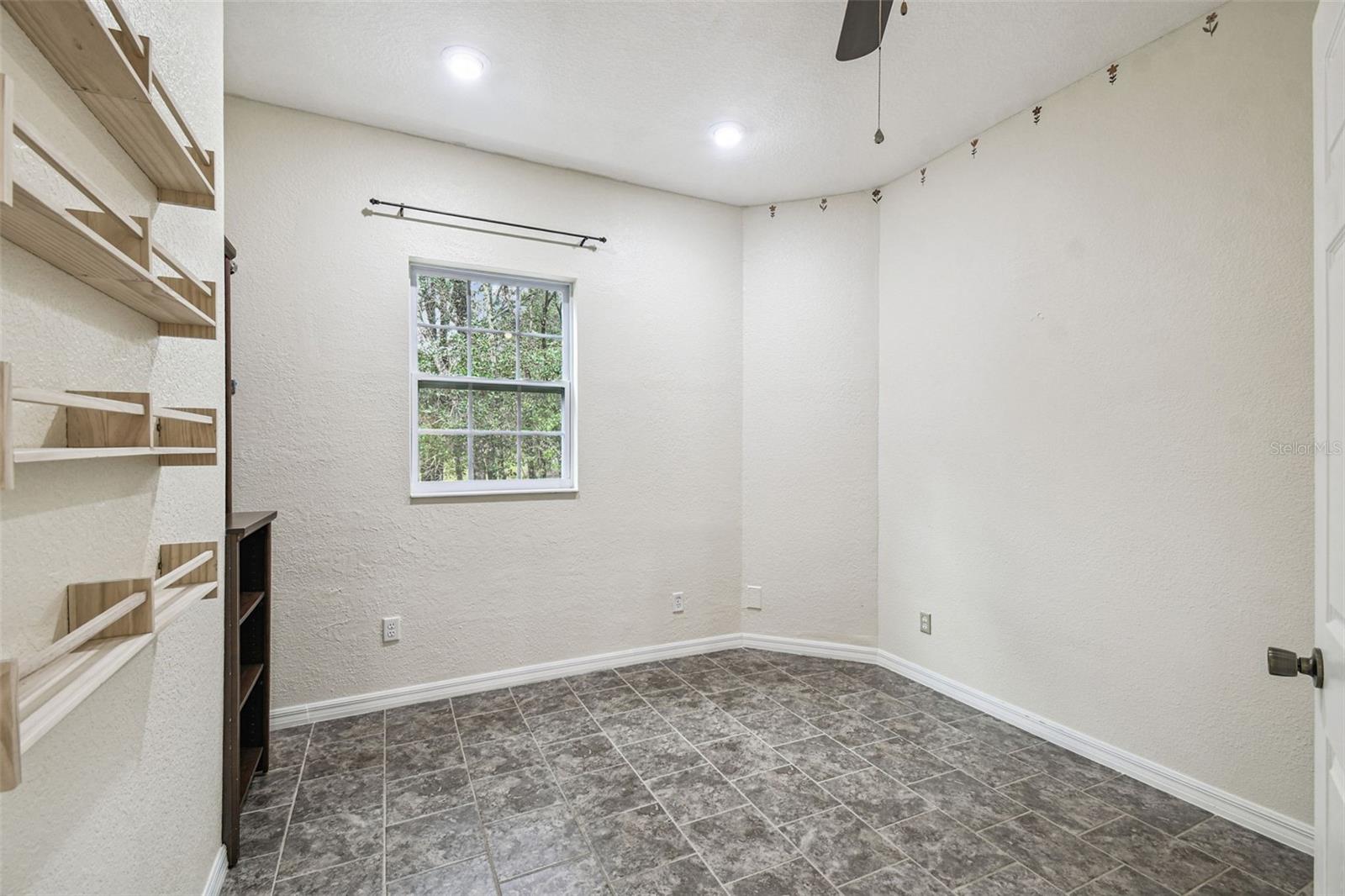 DEER HAVEN ESTATE UNREC - Residential Lease