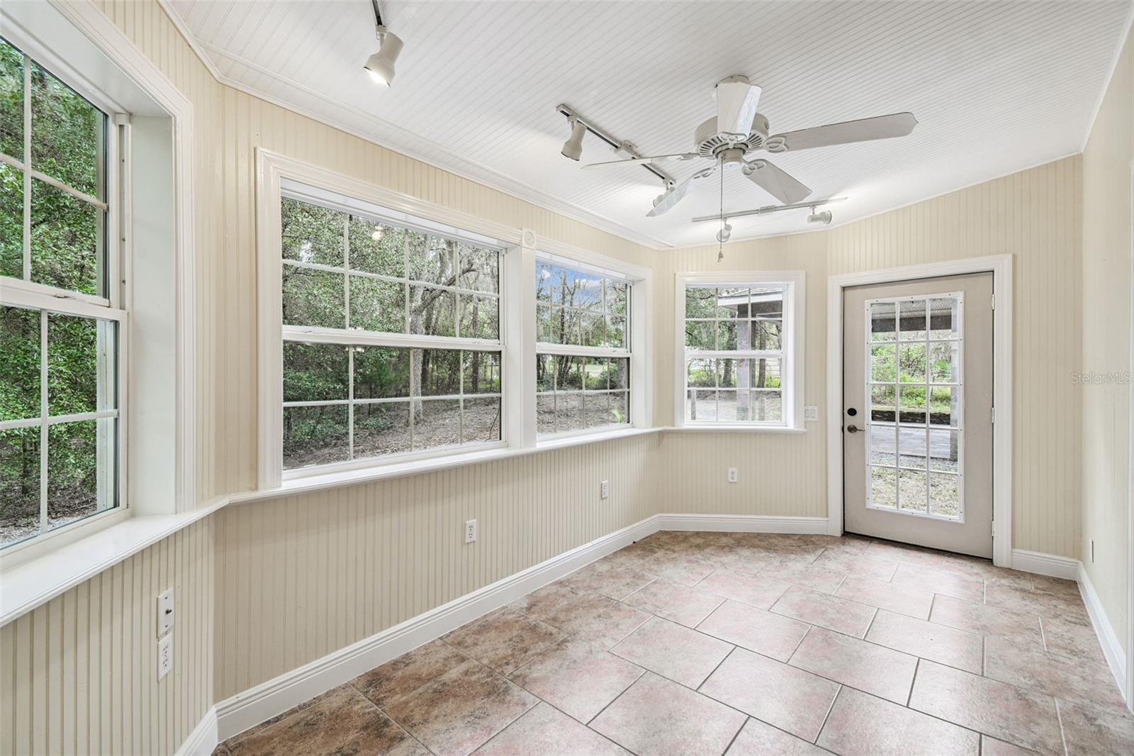 DEER HAVEN ESTATE UNREC - Residential Lease