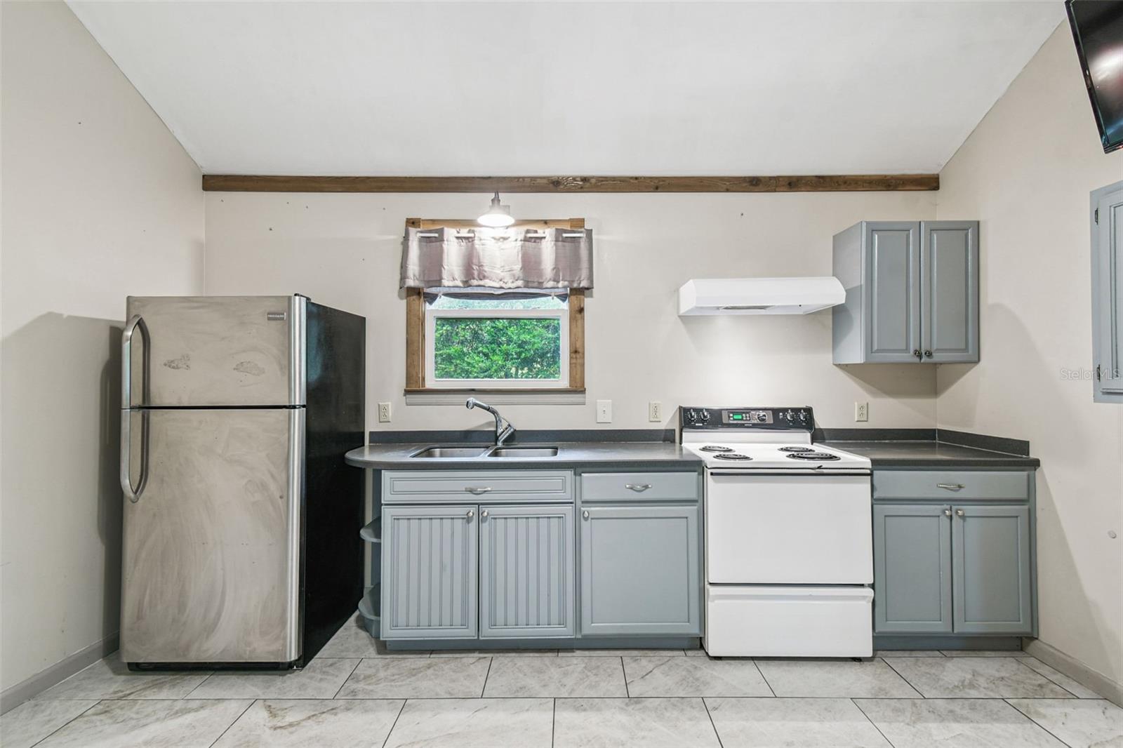 DEER HAVEN ESTATE UNREC - Residential Lease