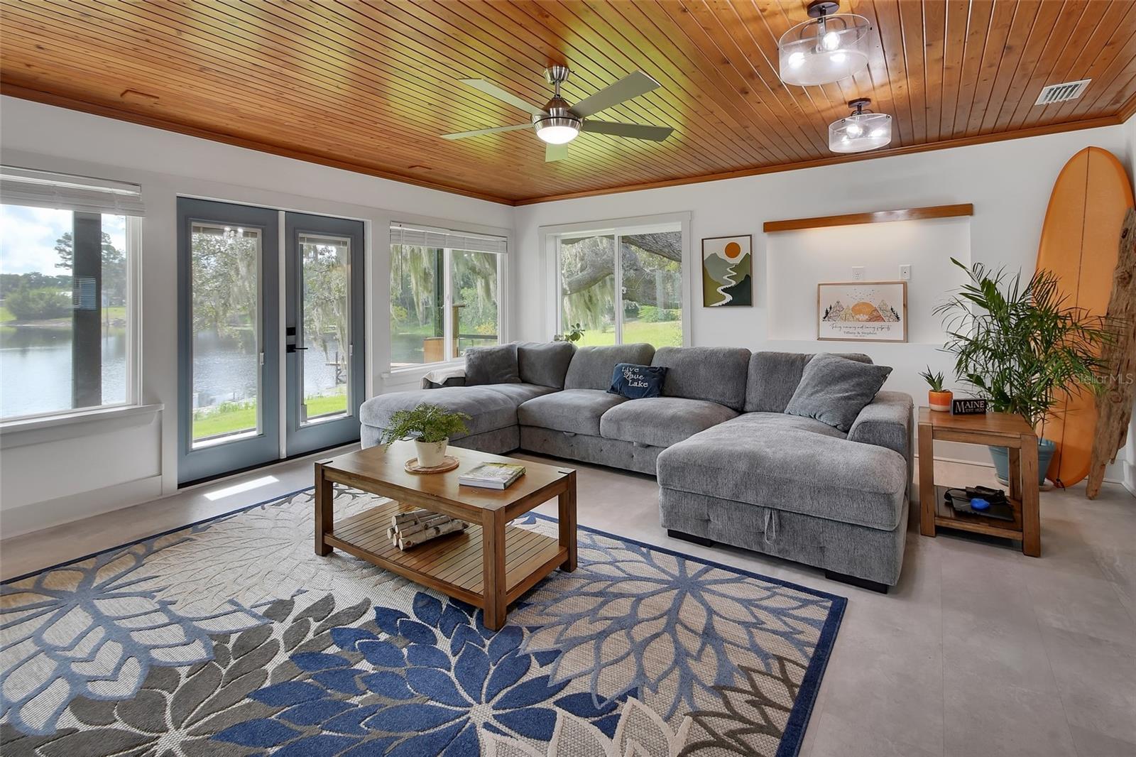 LAKE RUBY &AND LAKE BYRON - Residential