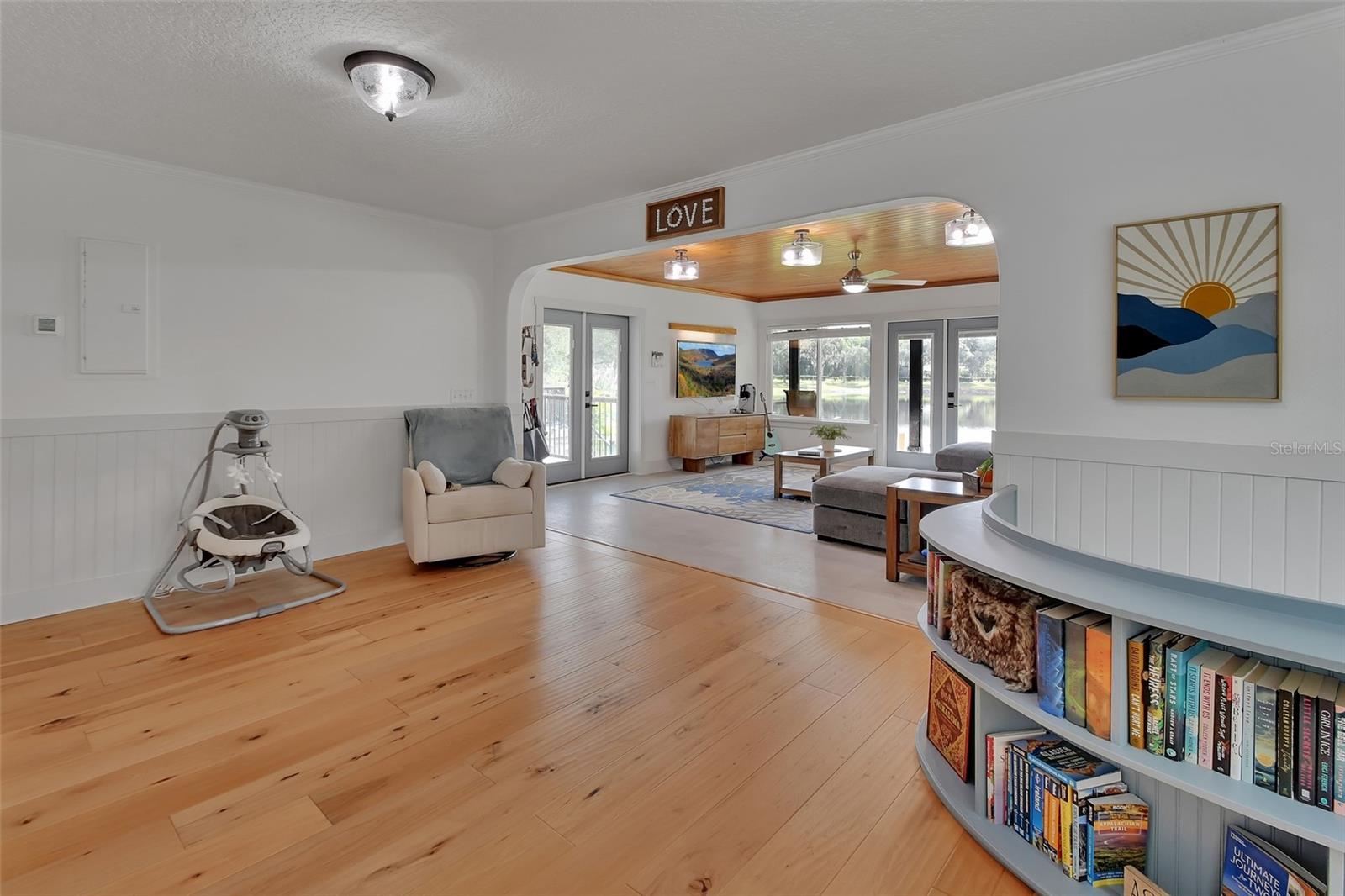 LAKE RUBY &AND LAKE BYRON - Residential