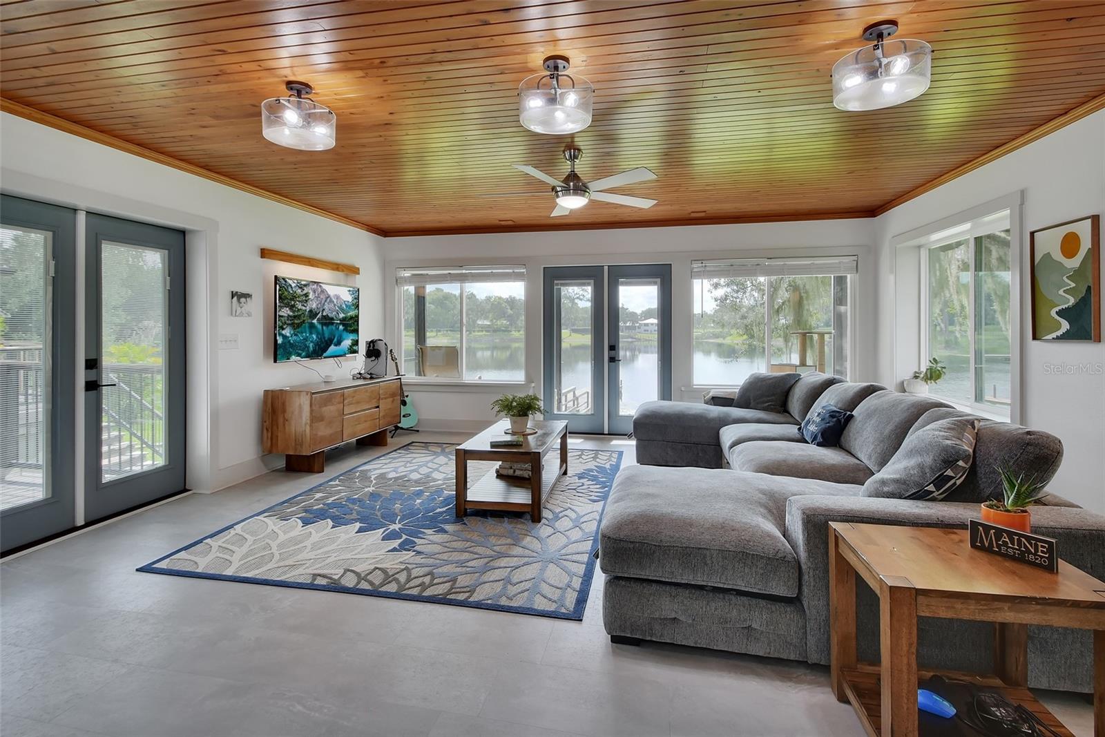 LAKE RUBY &AND LAKE BYRON - Residential