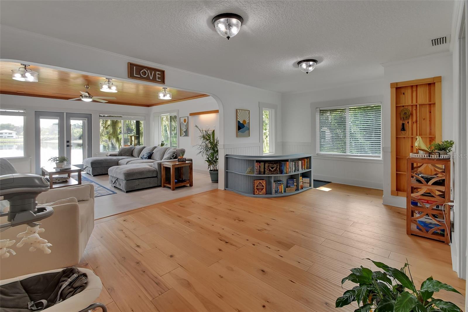 LAKE RUBY &AND LAKE BYRON - Residential