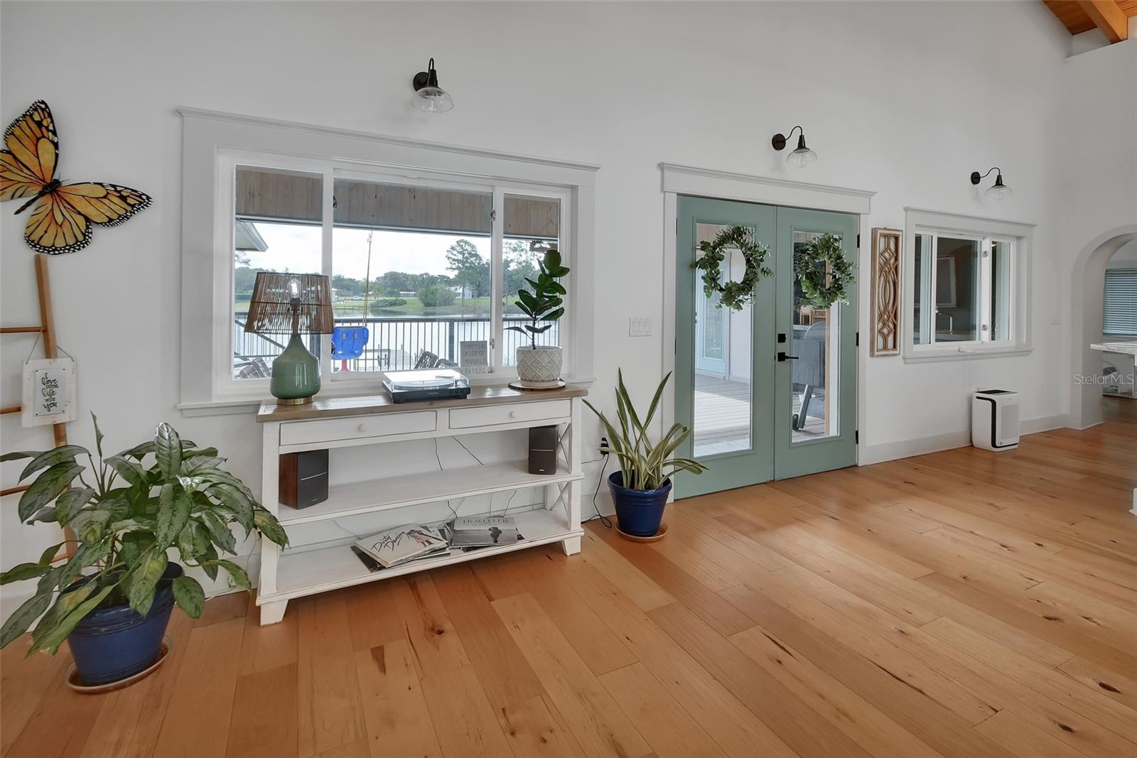 LAKE RUBY &AND LAKE BYRON - Residential