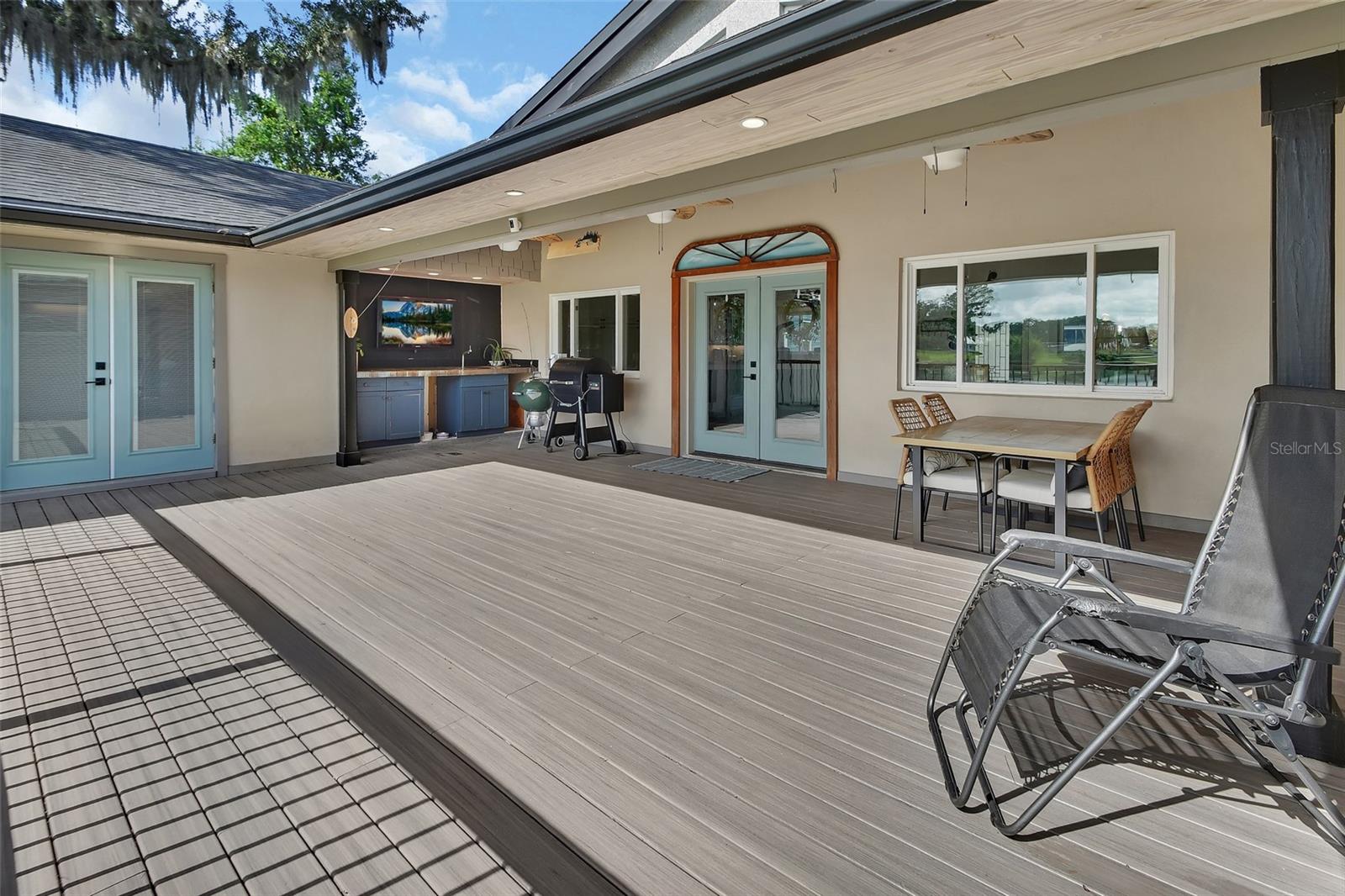 LAKE RUBY &AND LAKE BYRON - Residential