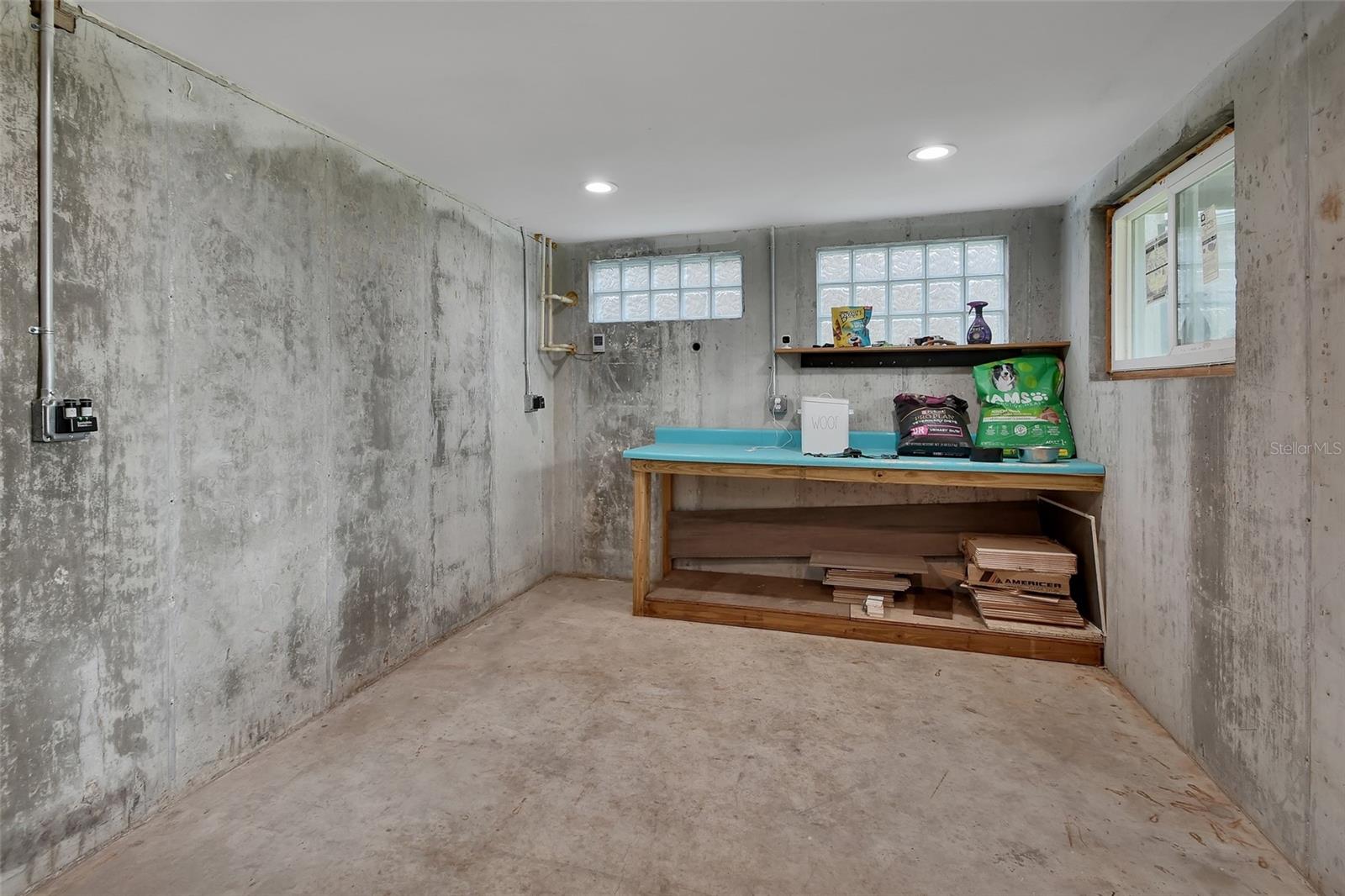 LAKE RUBY &AND LAKE BYRON - Residential