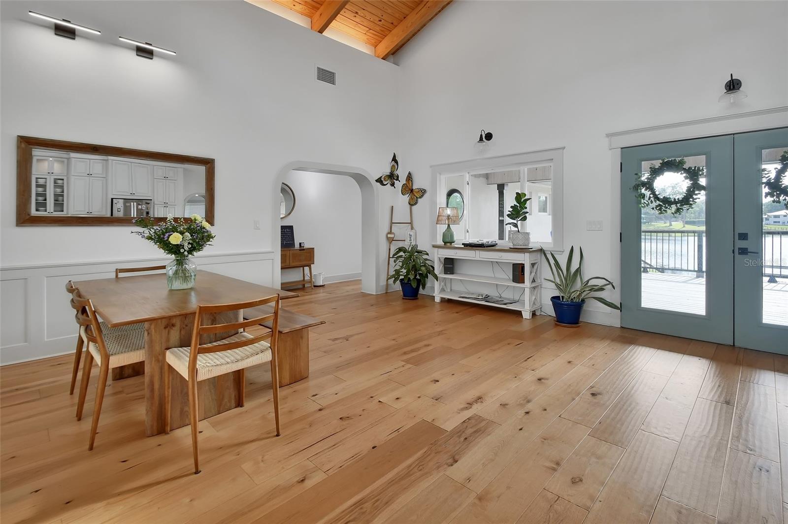 LAKE RUBY &AND LAKE BYRON - Residential