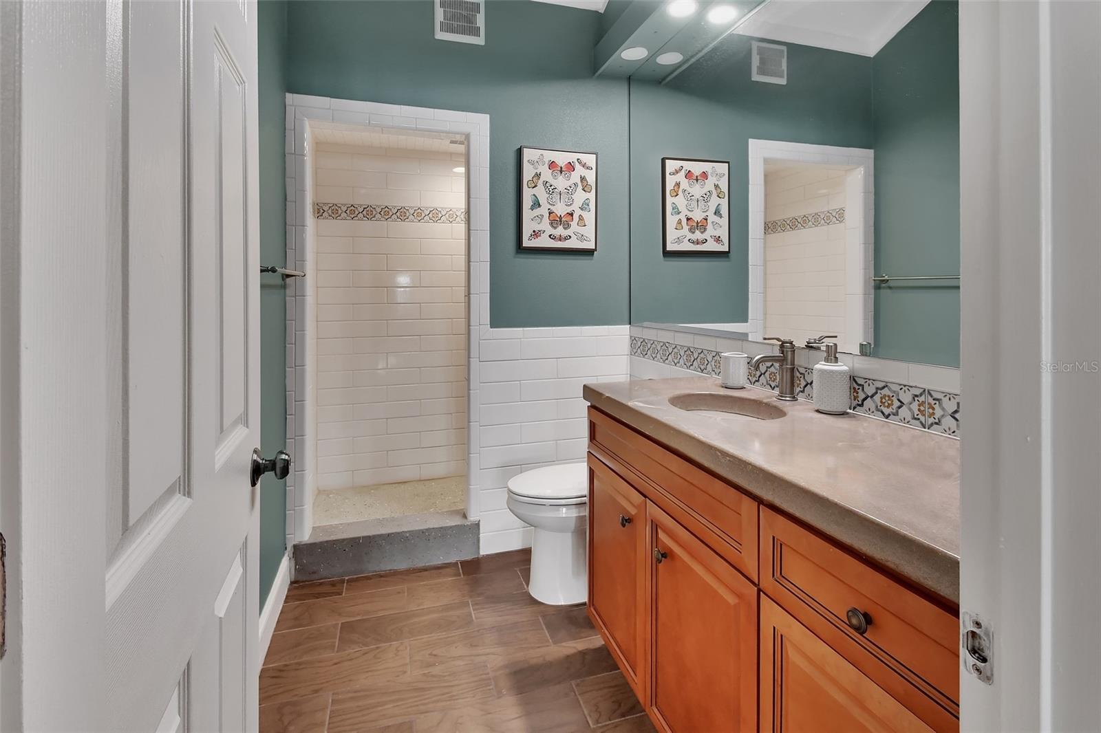 LAKE RUBY &AND LAKE BYRON - Residential