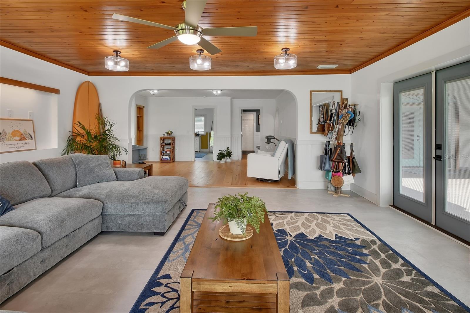 LAKE RUBY &AND LAKE BYRON - Residential