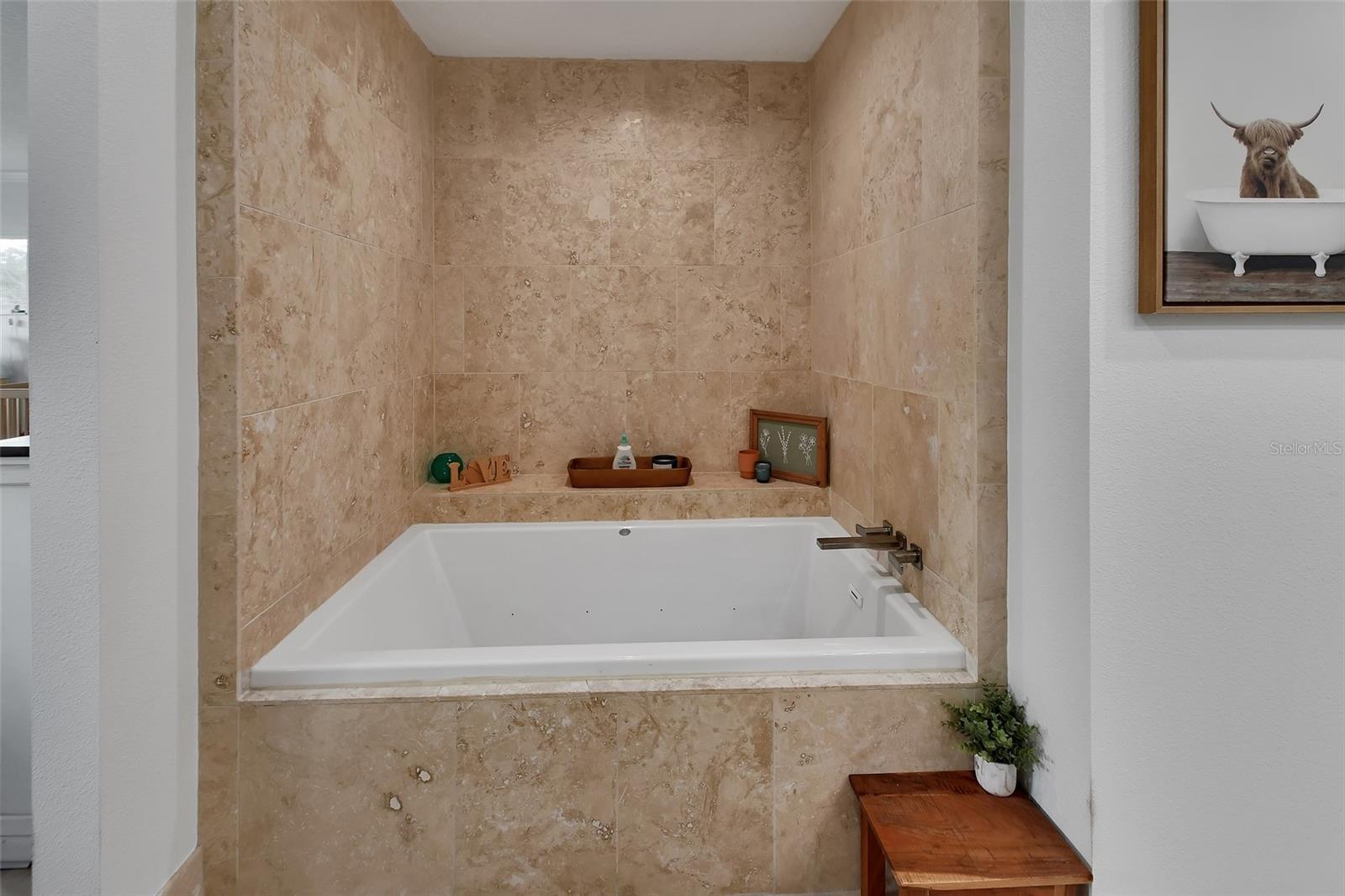 LAKE RUBY &AND LAKE BYRON - Residential