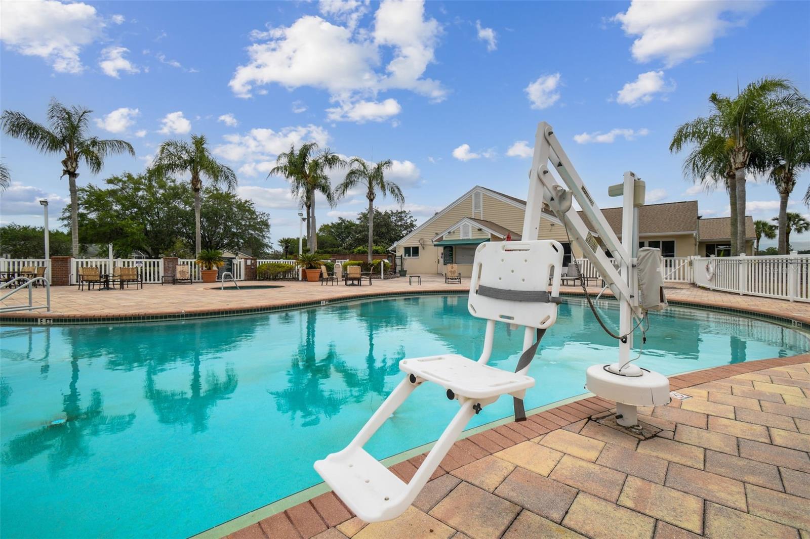 GROVES PH 02 CLUB VILLAS - Residential