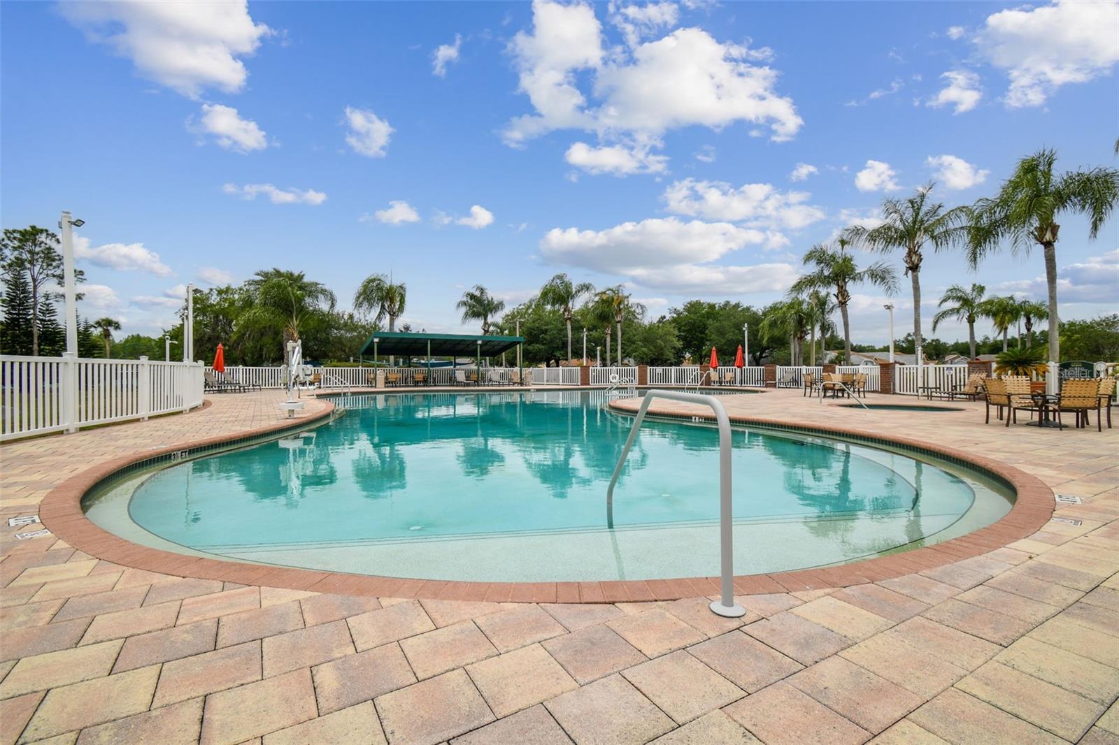 GROVES PH 02 CLUB VILLAS - Residential