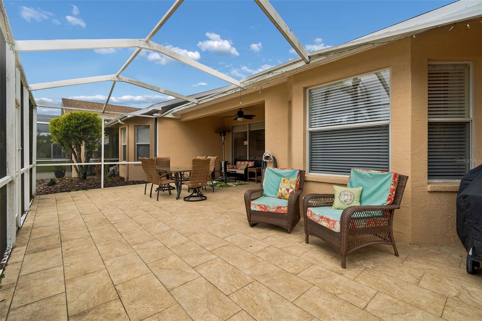 GROVES PH 02 CLUB VILLAS - Residential