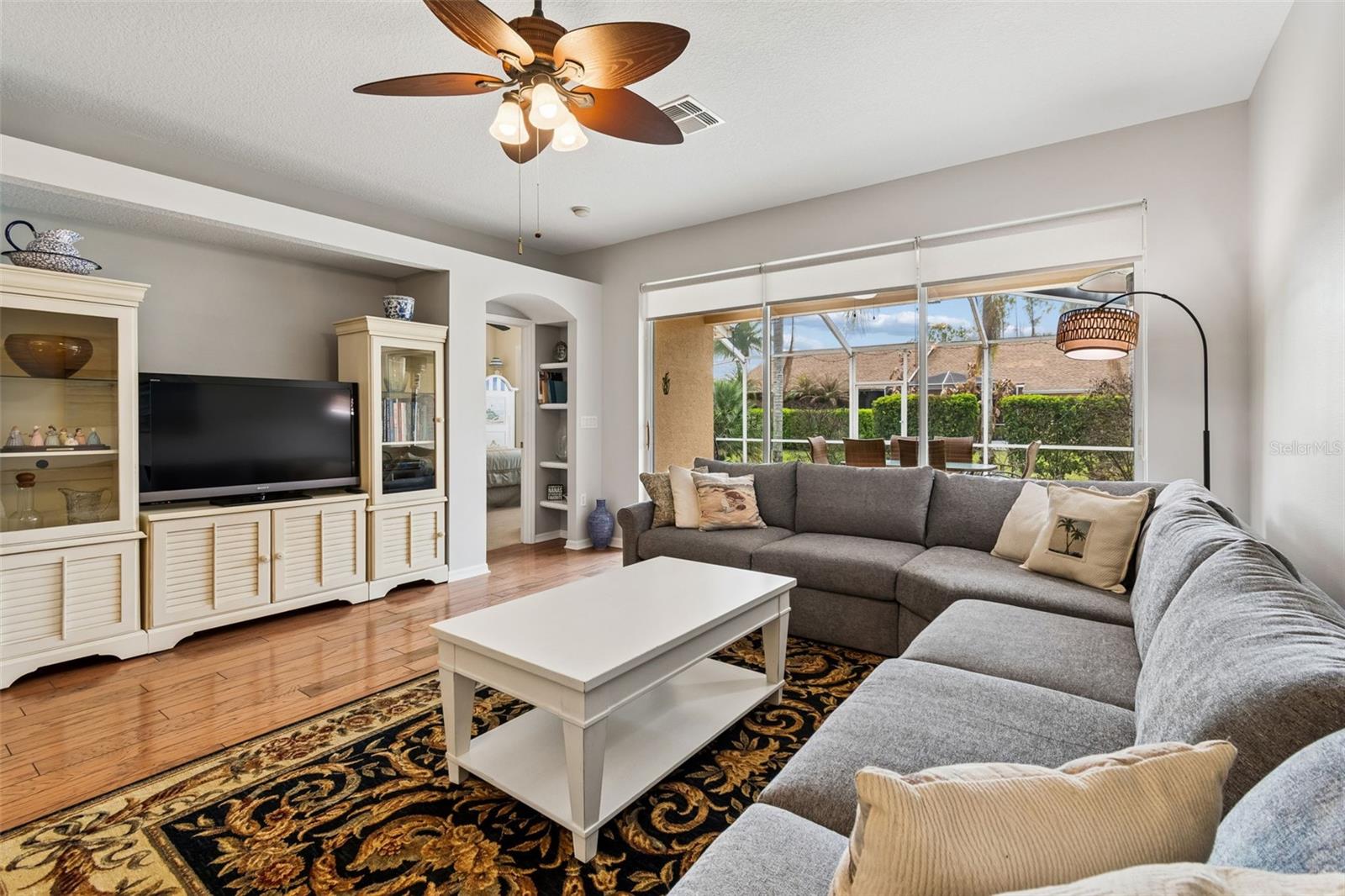 GROVES PH 02 CLUB VILLAS - Residential