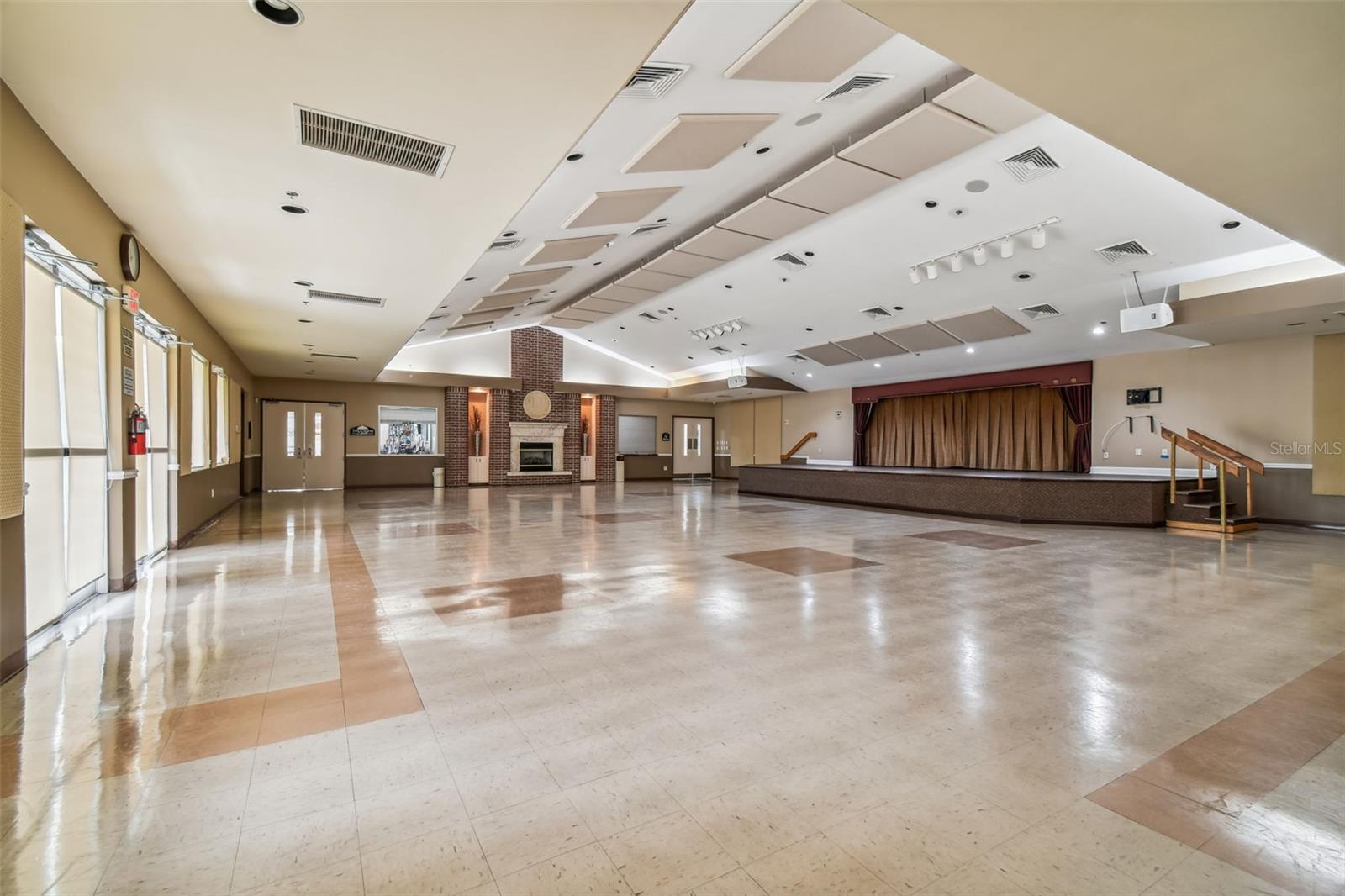 GROVES PH 02 CLUB VILLAS - Residential