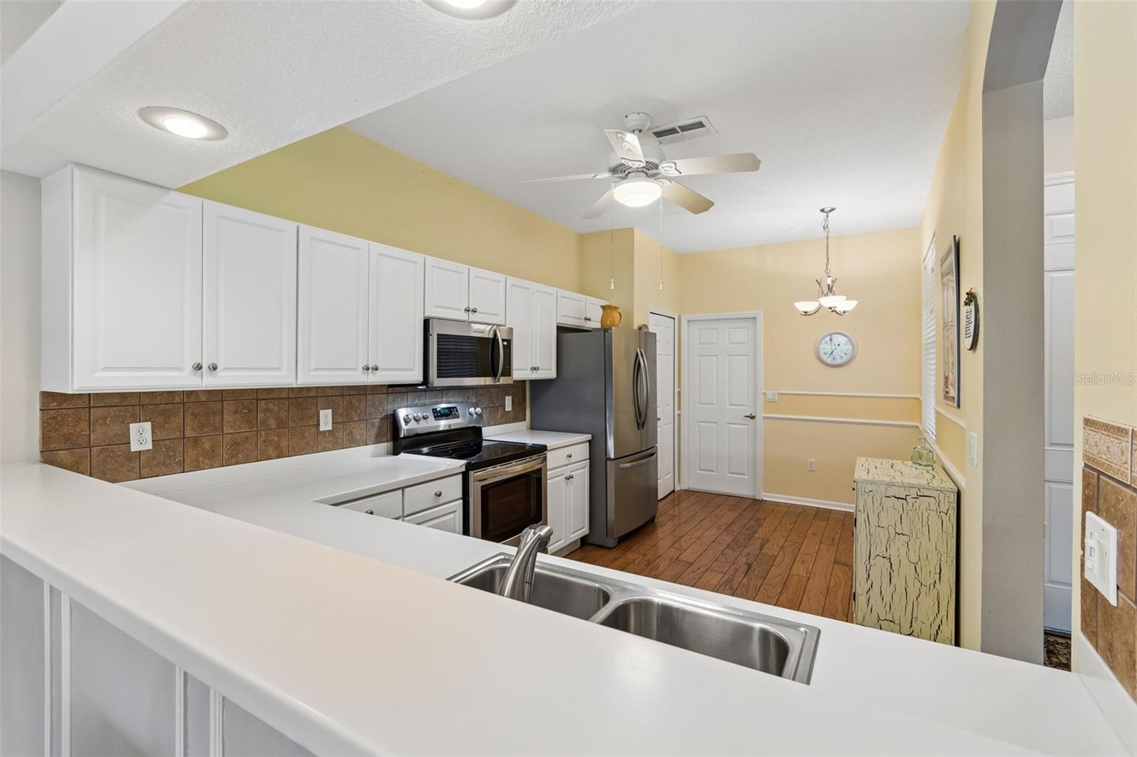 GROVES PH 02 CLUB VILLAS - Residential