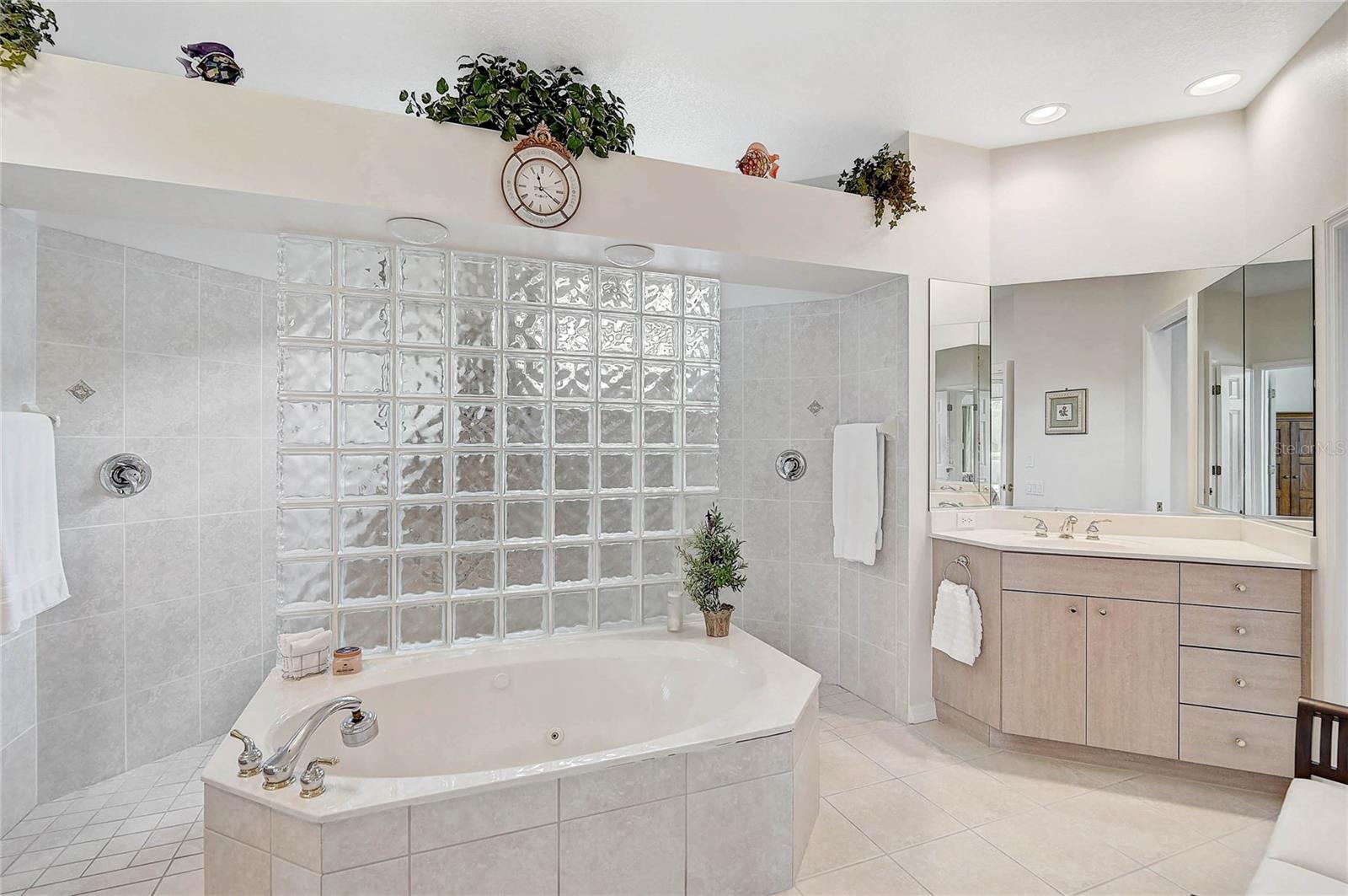 CALUSA LAKES UNIT 5 - Residential