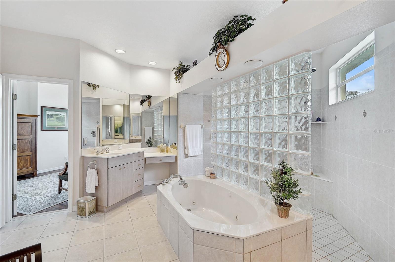 CALUSA LAKES UNIT 5 - Residential