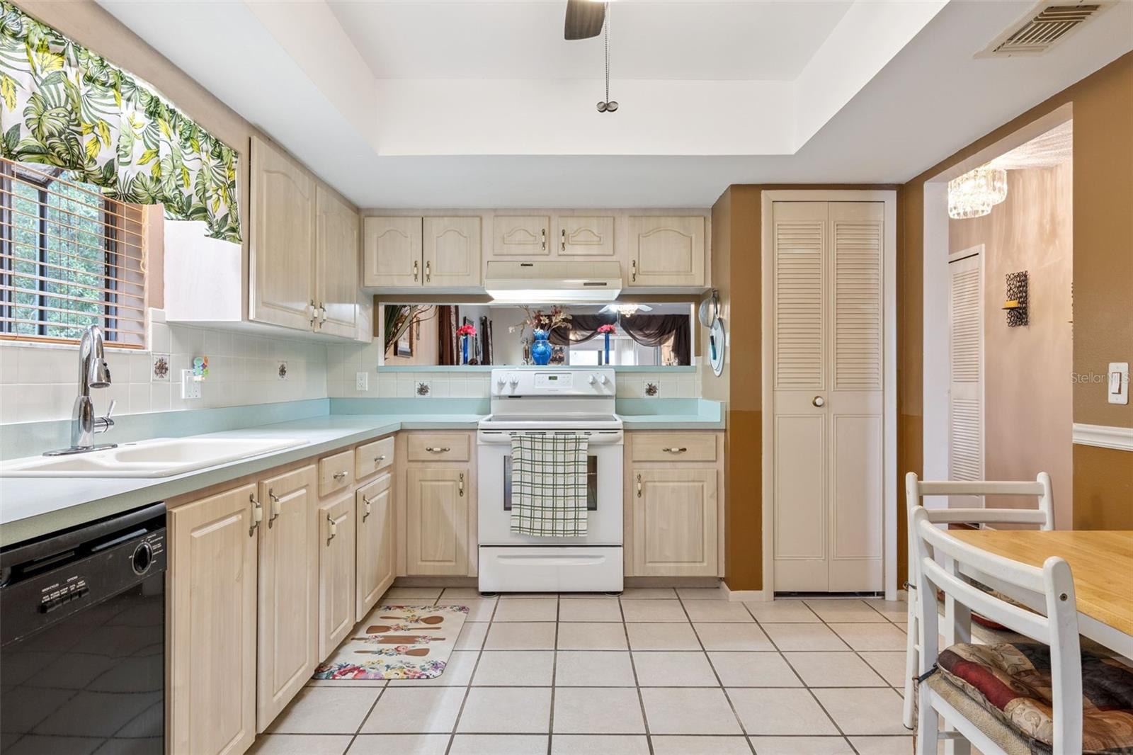 SUNSET GARDENS CONDO PHASE 1-4 - Residential