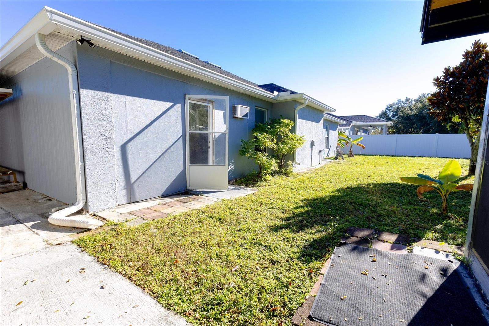 04 FAIRWAYS - Residential Lease