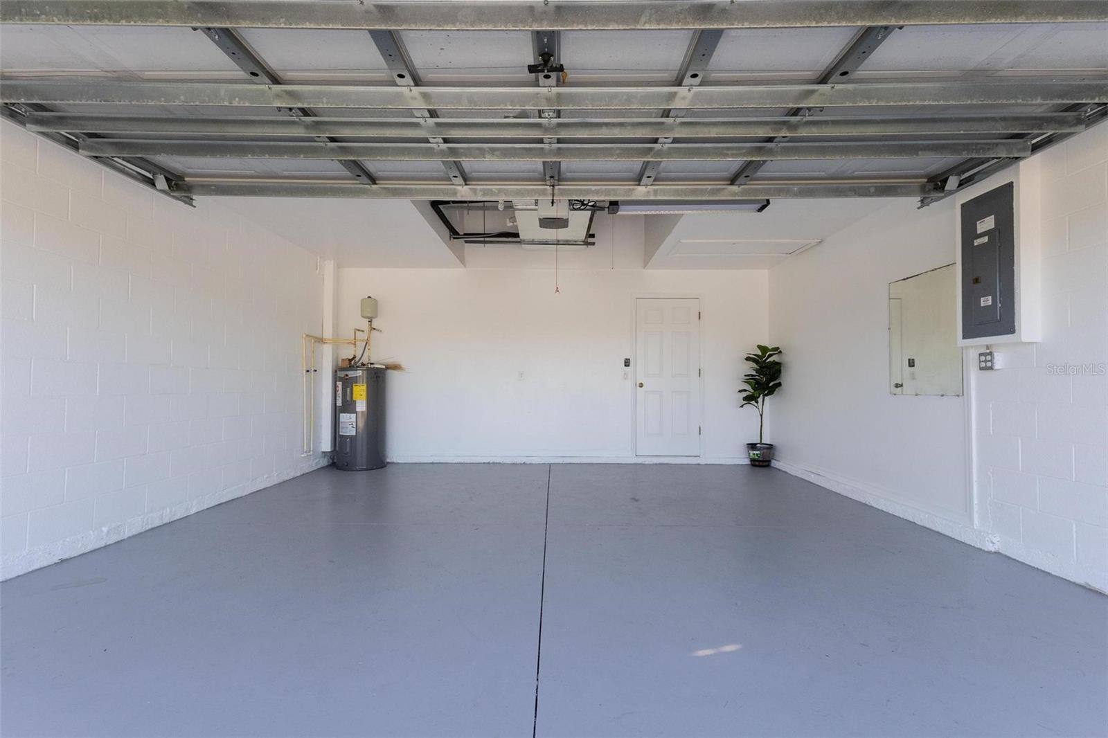 04 FAIRWAYS - Residential Lease