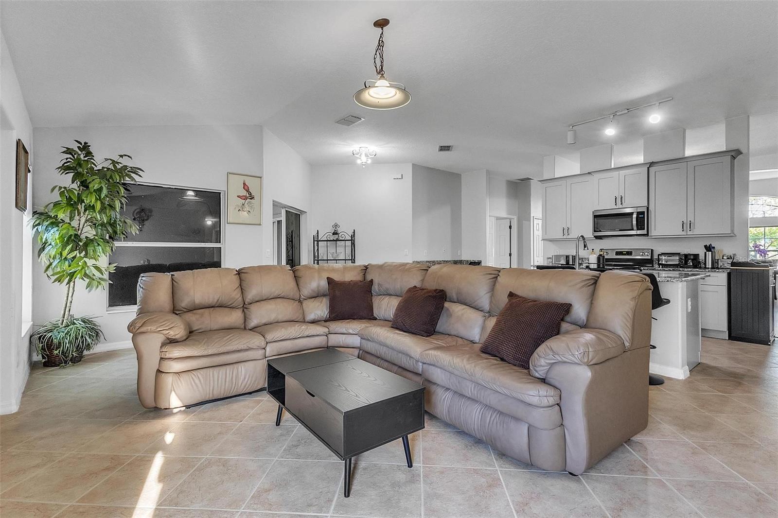 04 FAIRWAYS - Residential Lease