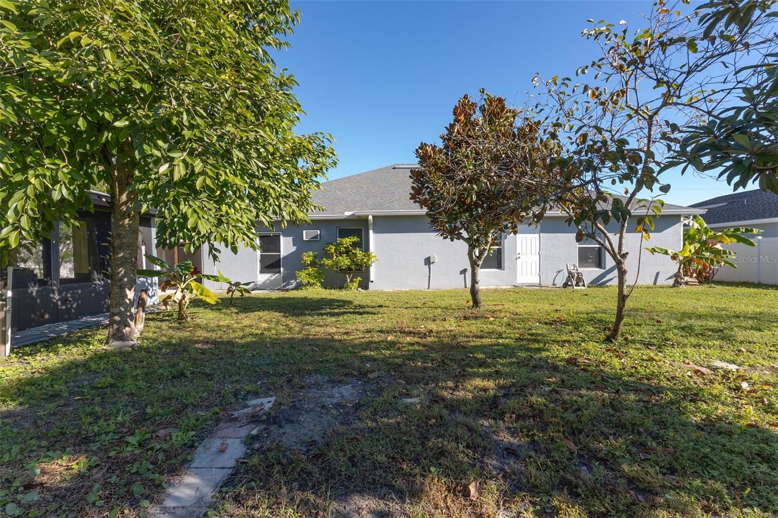 04 FAIRWAYS - Residential Lease