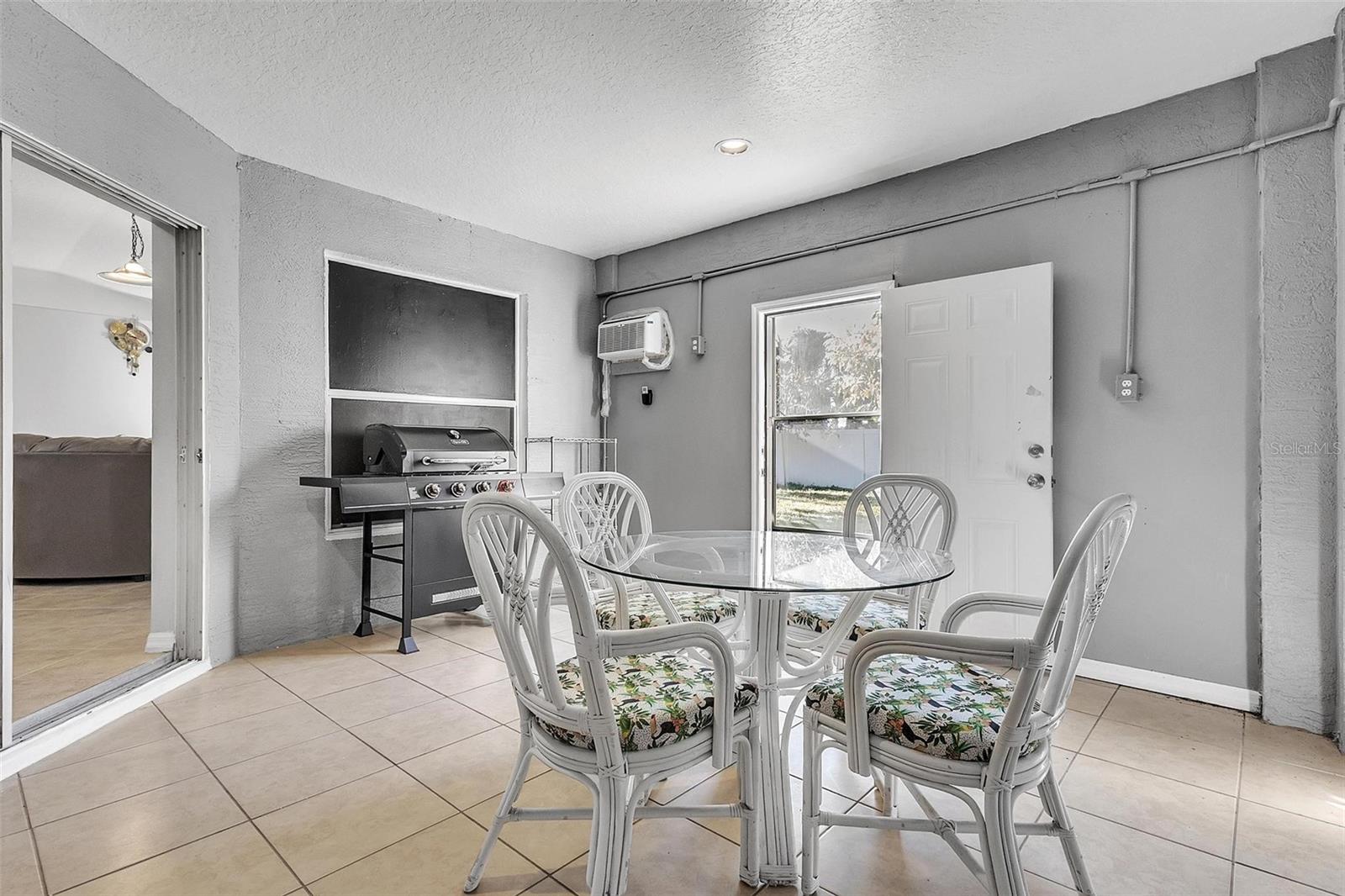 04 FAIRWAYS - Residential Lease