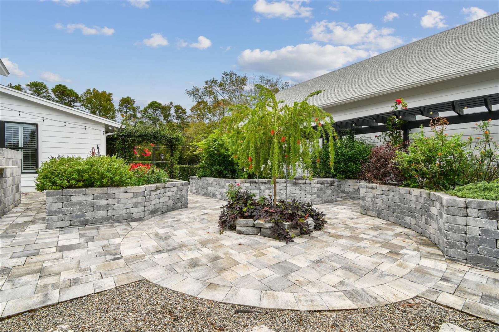 SEIBERT MANOR - Residential