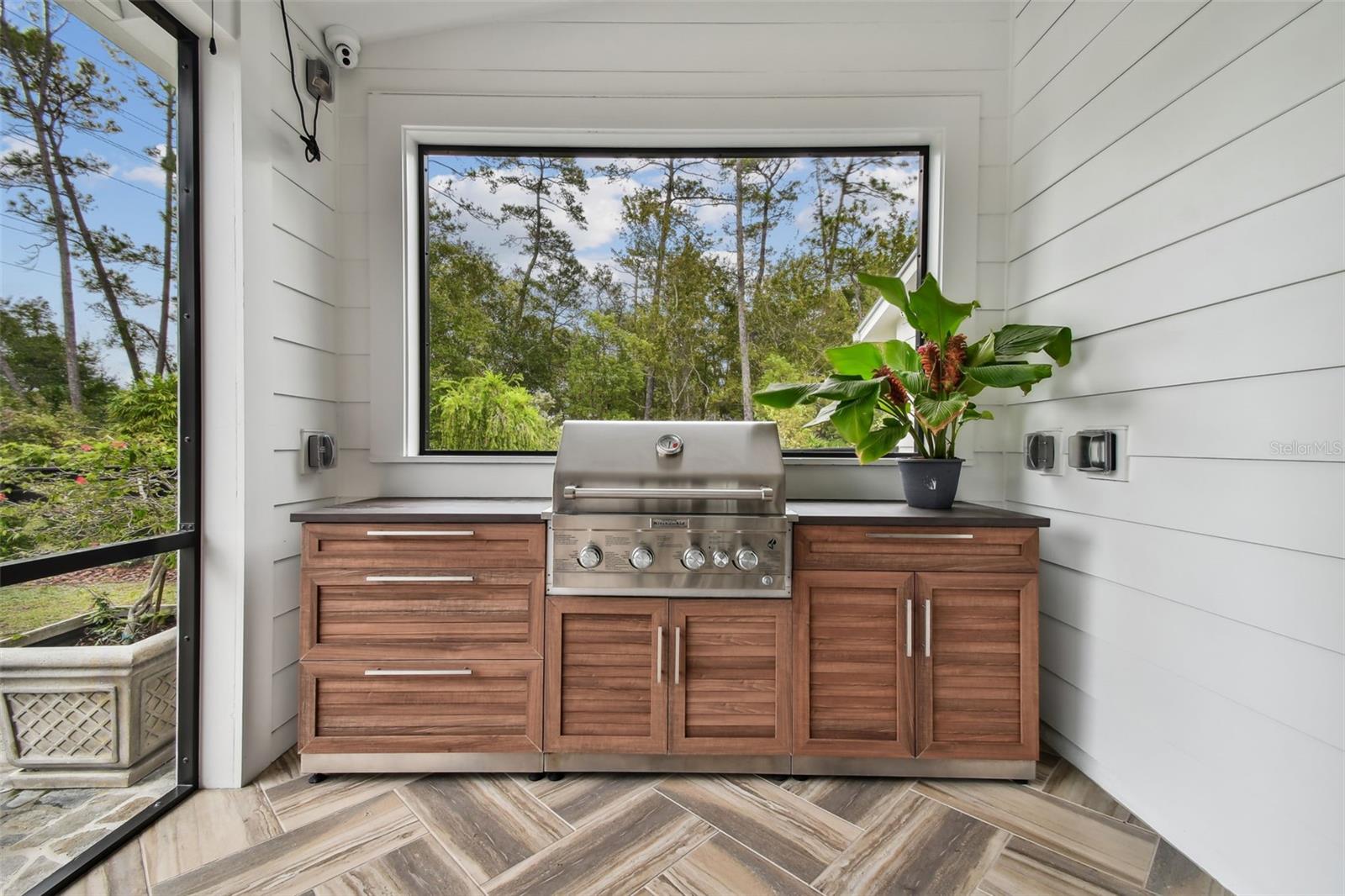 SEIBERT MANOR - Residential