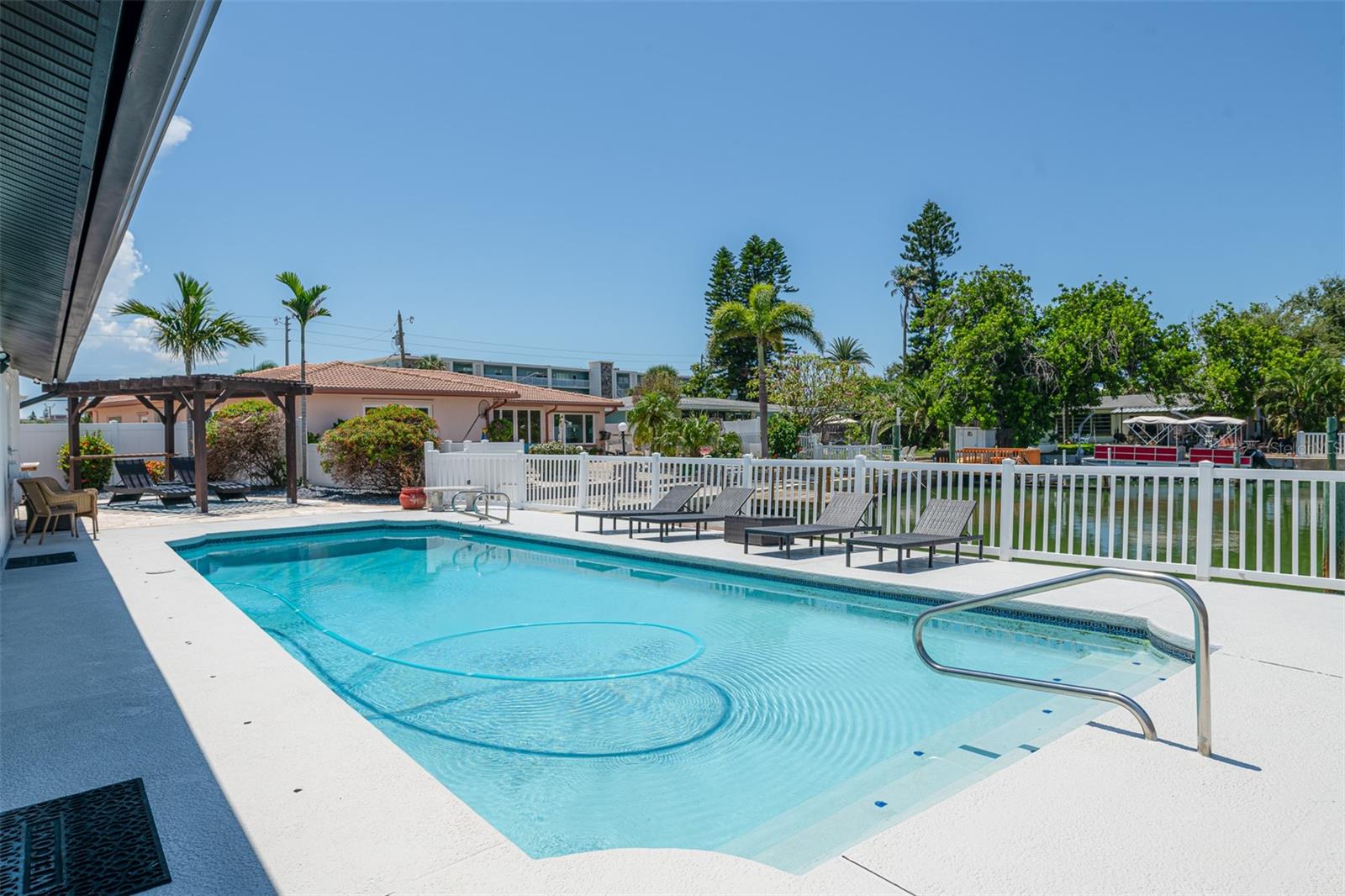 THREE PALMS POINT - Residential