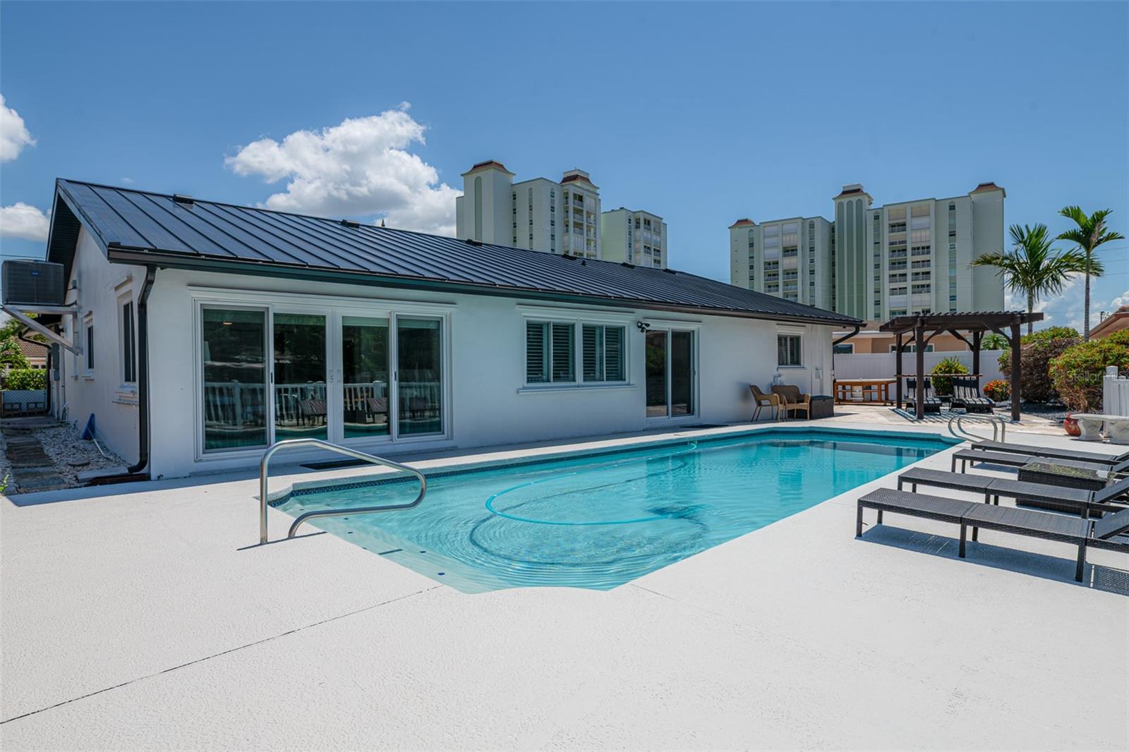 THREE PALMS POINT - Residential