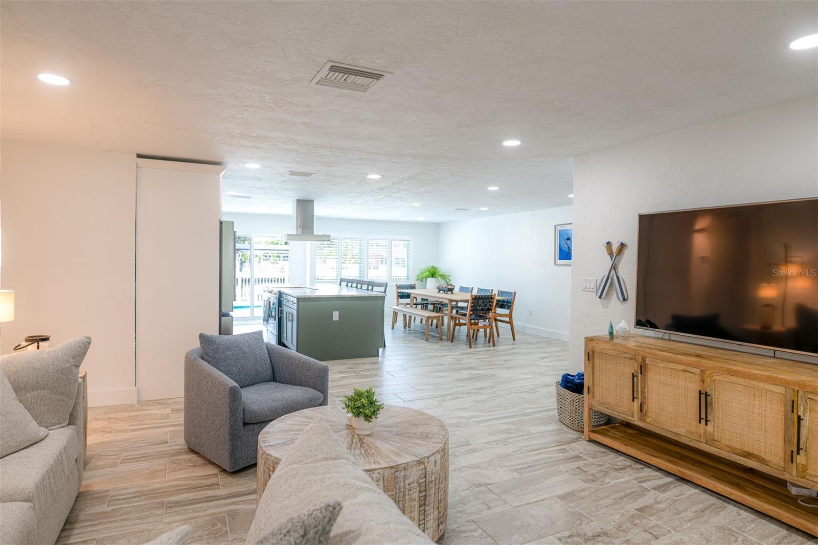 THREE PALMS POINT - Residential