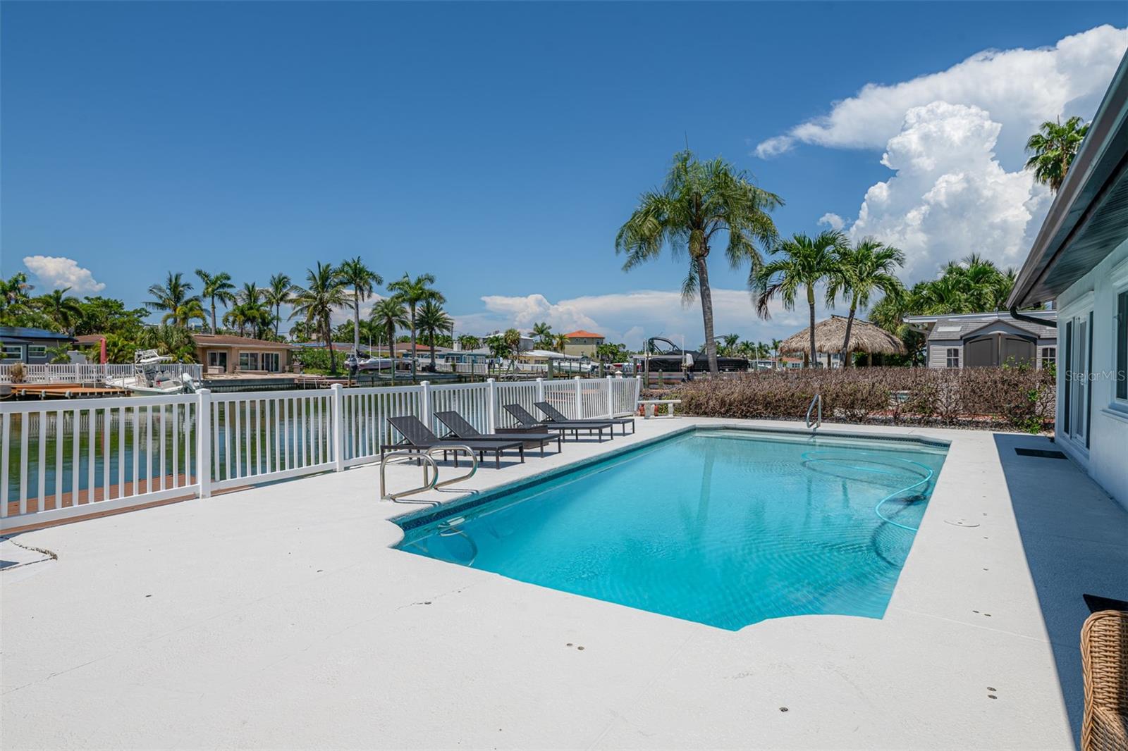 THREE PALMS POINT - Residential