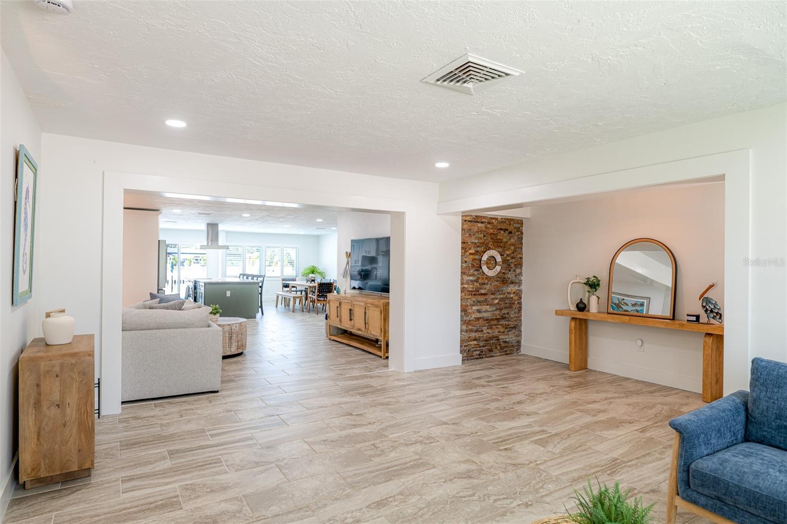 THREE PALMS POINT - Residential